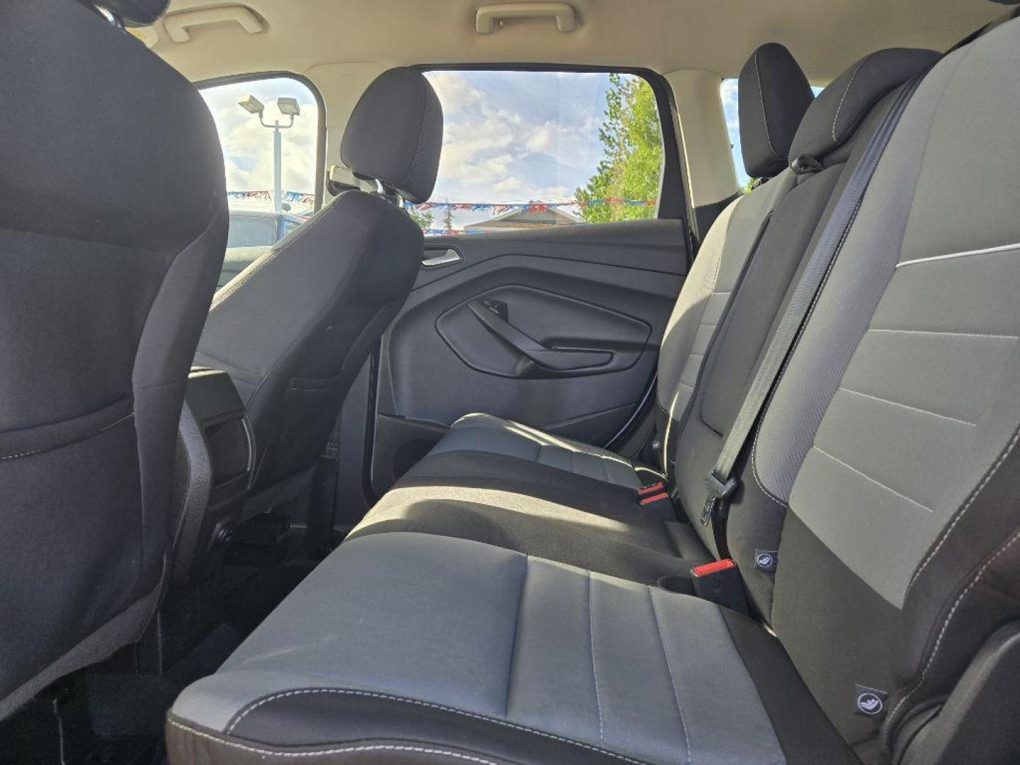 2015 SILVER FORD ESCAPE SE (1FMCU9GX5FU) with an 1.6L engine, Automatic transmission, located at 929 East 8th Ave, Anchorage, AK, 99501, (907) 274-2277, 61.214783, -149.866074 - Photo#3
