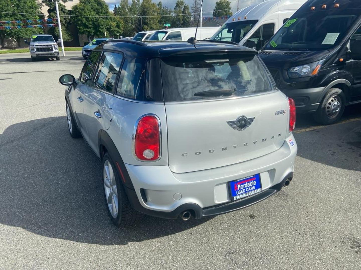 2016 SILVER MINI COOPER S COUNTRYMAN (WMWZC5C56GW) with an 1.6L engine, Automatic transmission, located at 929 East 8th Ave, Anchorage, AK, 99501, (907) 274-2277, 61.214783, -149.866074 - Photo#2