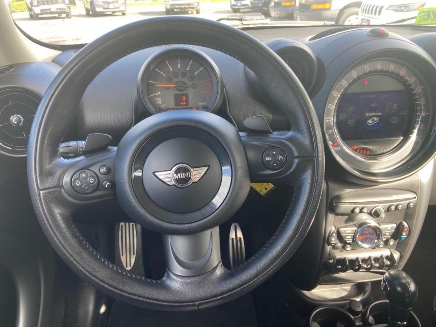 2016 SILVER MINI COOPER S COUNTRYMAN (WMWZC5C56GW) with an 1.6L engine, Automatic transmission, located at 929 East 8th Ave, Anchorage, AK, 99501, (907) 274-2277, 61.214783, -149.866074 - Photo#4