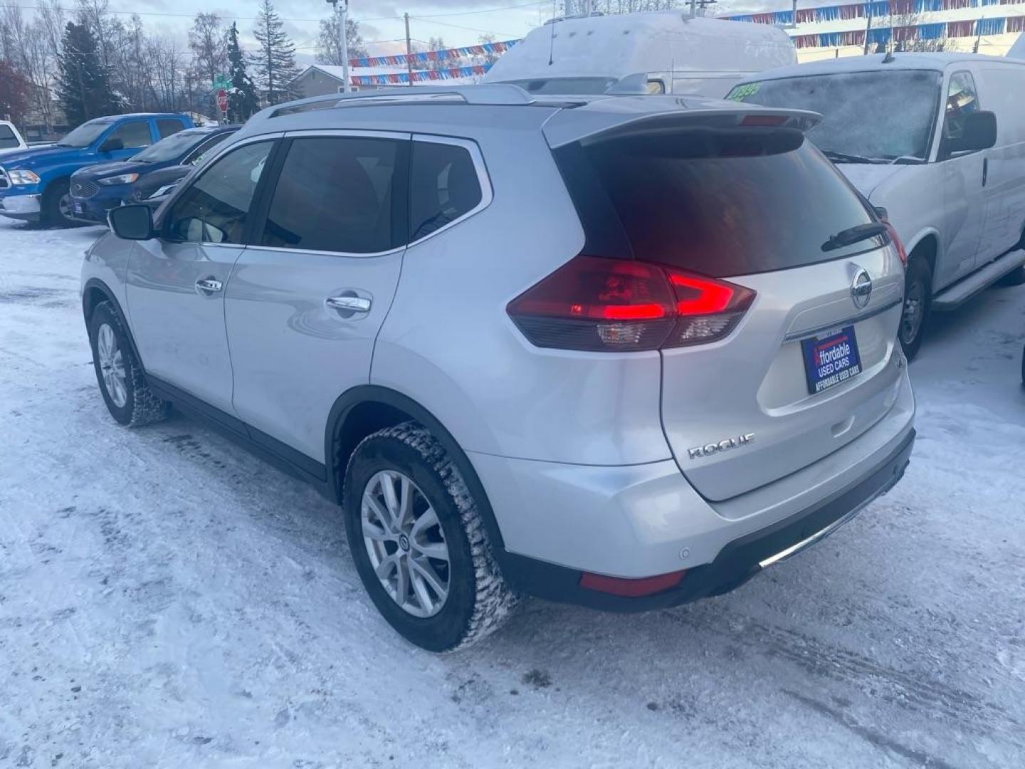 2019 SILVER NISSAN ROGUE SV (KNMAT2MV8KP) with an 2.5L engine, Continuously Variable transmission, located at 929 East 8th Ave, Anchorage, AK, 99501, (907) 274-2277, 61.214783, -149.866074 - Photo#2