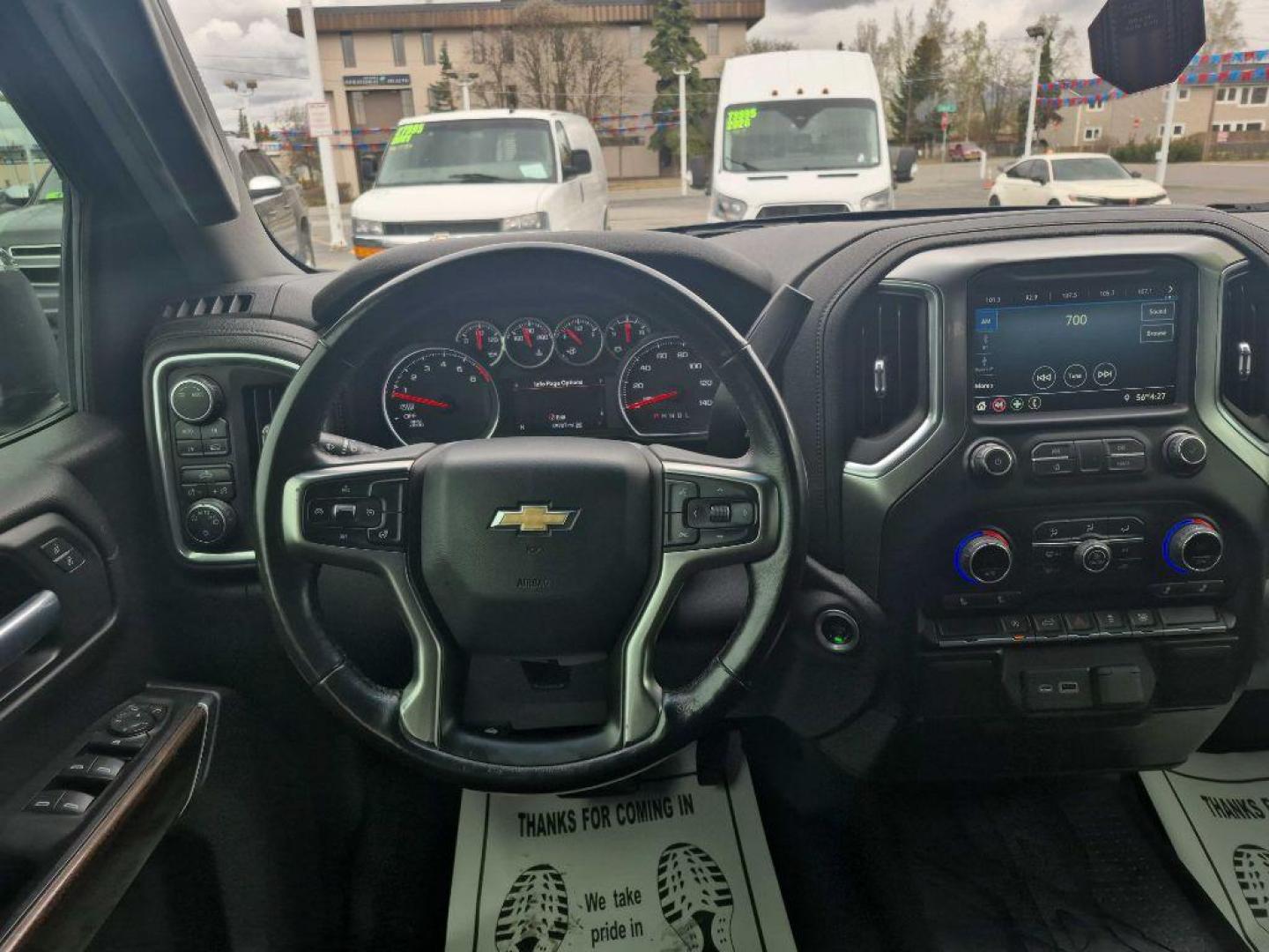 2021 BLUE CHEVROLET SILVERADO 1500 LT (3GCUYDED1MG) with an 5.3L engine, Automatic transmission, located at 929 East 8th Ave, Anchorage, AK, 99501, (907) 274-2277, 61.214783, -149.866074 - Photo#4