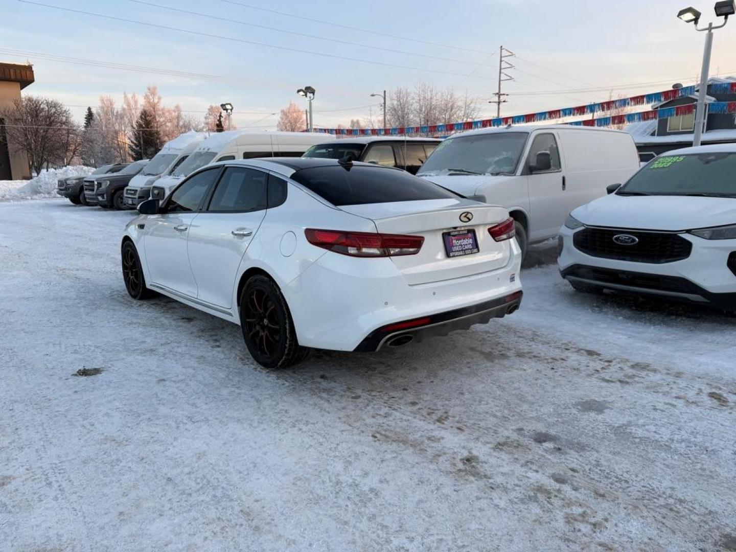 2018 WHITE KIA OPTIMA SXL (5XXGV4L27JG) with an 2.0L engine, Automatic transmission, located at 929 East 8th Ave, Anchorage, AK, 99501, (907) 274-2277, 61.214783, -149.866074 - Photo#2