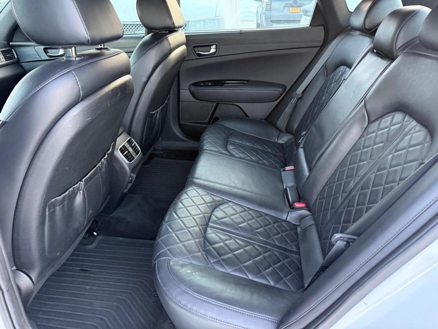 2018 WHITE KIA OPTIMA SXL (5XXGV4L27JG) with an 2.0L engine, Automatic transmission, located at 929 East 8th Ave, Anchorage, AK, 99501, (907) 274-2277, 61.214783, -149.866074 - Photo#3