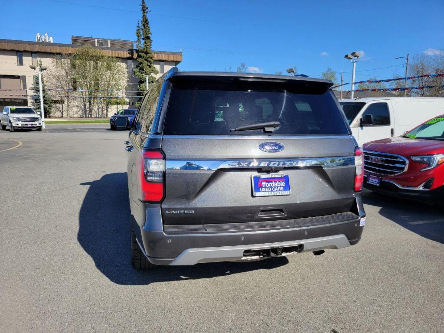 2020 GRAY FORD EXPEDITION LIMITED (1FMJU2AT2LE) with an 3.5L engine, Automatic transmission, located at 929 East 8th Ave, Anchorage, AK, 99501, (907) 274-2277, 61.214783, -149.866074 - Photo#2