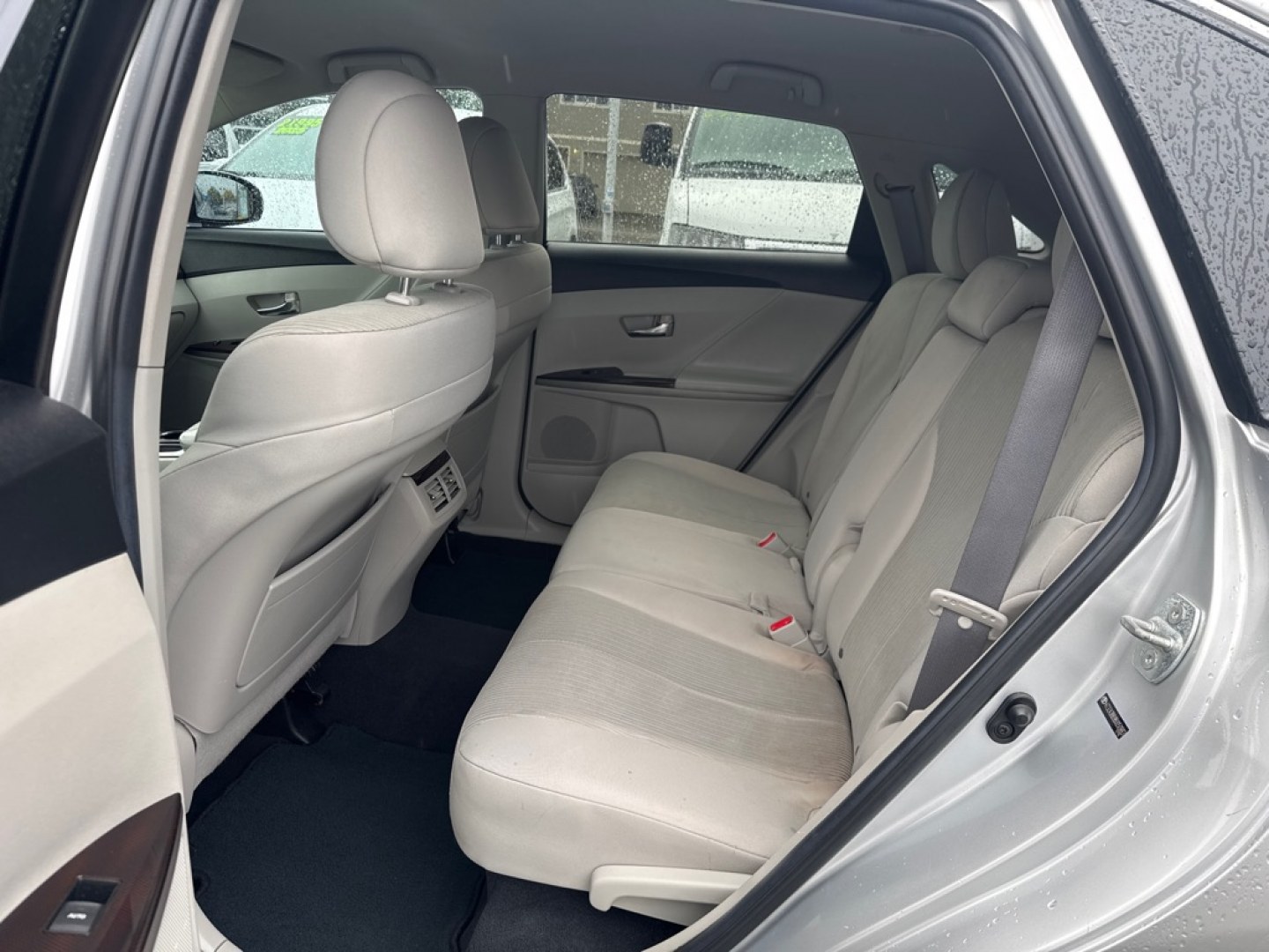 2011 SILVER TOYOTA VENZA BASE (4T3ZA3BB9BU) with an 2.7L engine, Automatic transmission, located at 929 East 8th Ave, Anchorage, AK, 99501, (907) 274-2277, 61.214783, -149.866074- Photo#2