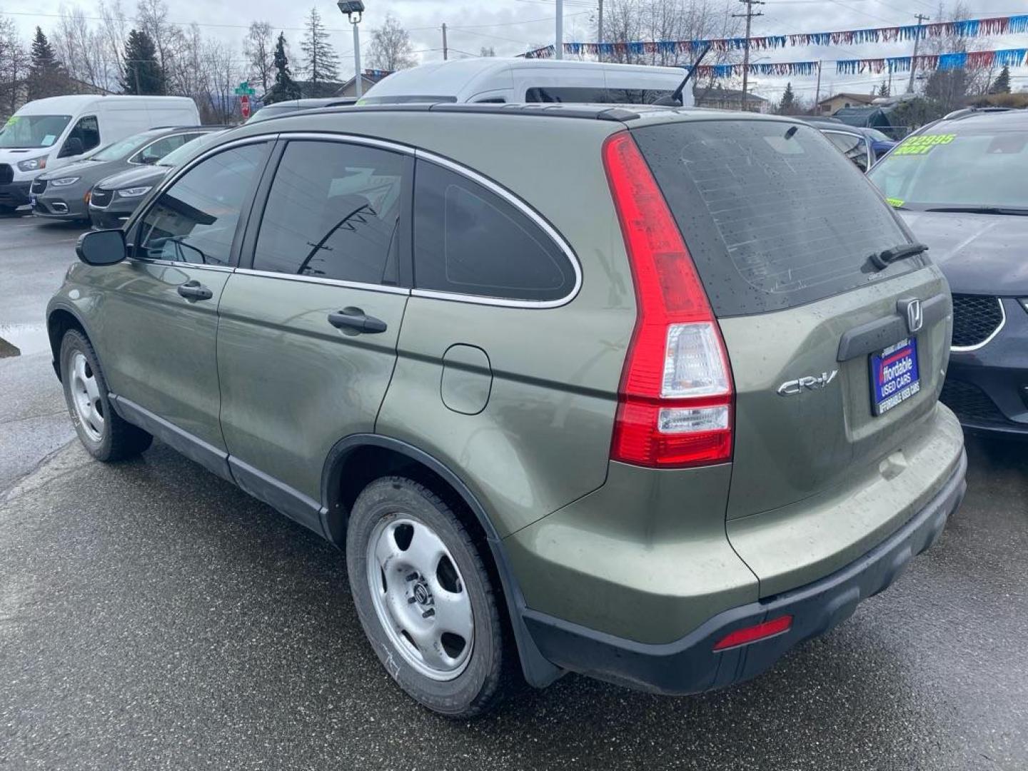 2007 GREEN HONDA CR-V LX (JHLRE48307C) with an 2.4L engine, Automatic transmission, located at 929 East 8th Ave, Anchorage, AK, 99501, (907) 274-2277, 61.214783, -149.866074 - Photo#2