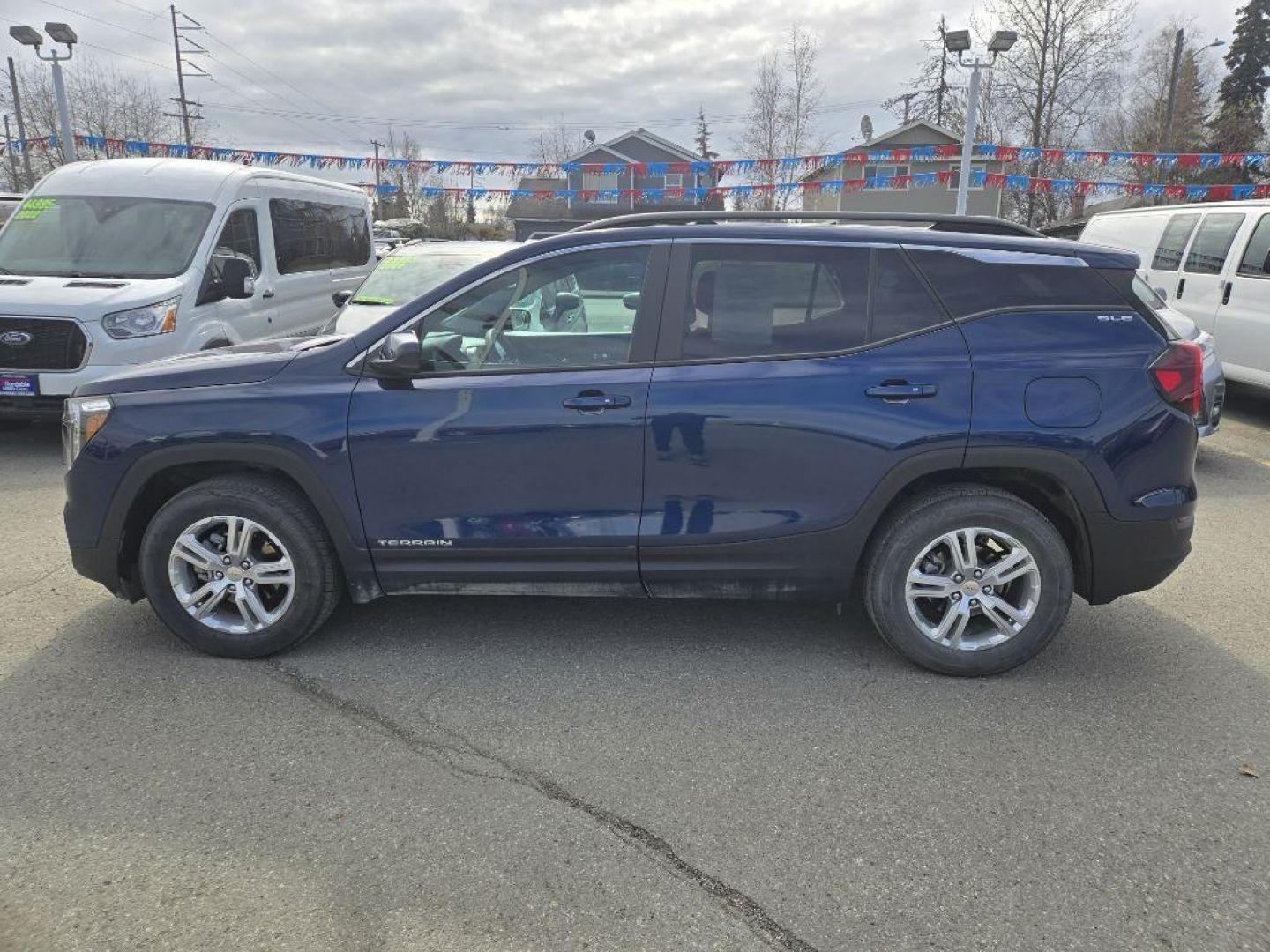 2022 BLUE GMC TERRAIN SLE (3GKALTEV2NL) with an 1.5L engine, Automatic transmission, located at 929 East 8th Ave, Anchorage, AK, 99501, (907) 274-2277, 61.214783, -149.866074 - Photo#1