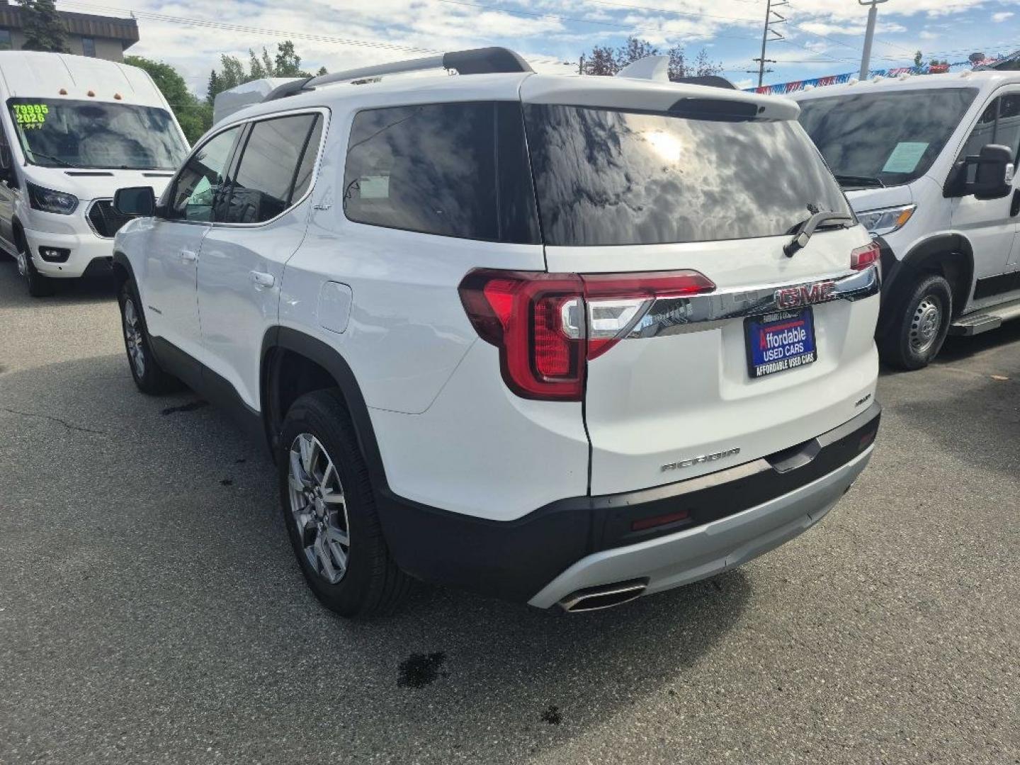 2020 WHITE GMC ACADIA SLT (1GKKNUL47LZ) with an 2.0L engine, Automatic transmission, located at 929 East 8th Ave, Anchorage, AK, 99501, (907) 274-2277, 61.214783, -149.866074- Photo#2