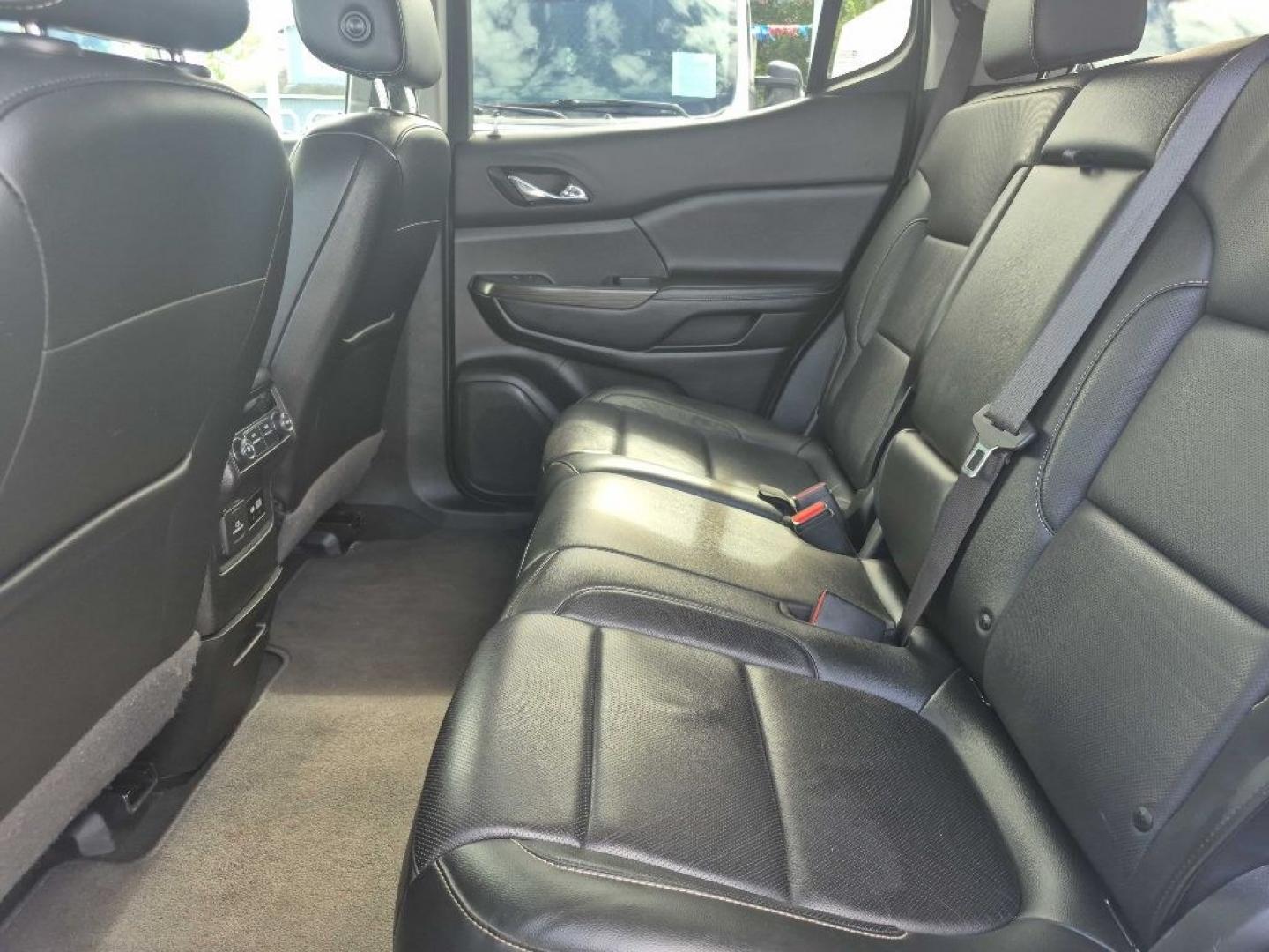 2020 WHITE GMC ACADIA SLT (1GKKNUL47LZ) with an 2.0L engine, Automatic transmission, located at 929 East 8th Ave, Anchorage, AK, 99501, (907) 274-2277, 61.214783, -149.866074- Photo#3