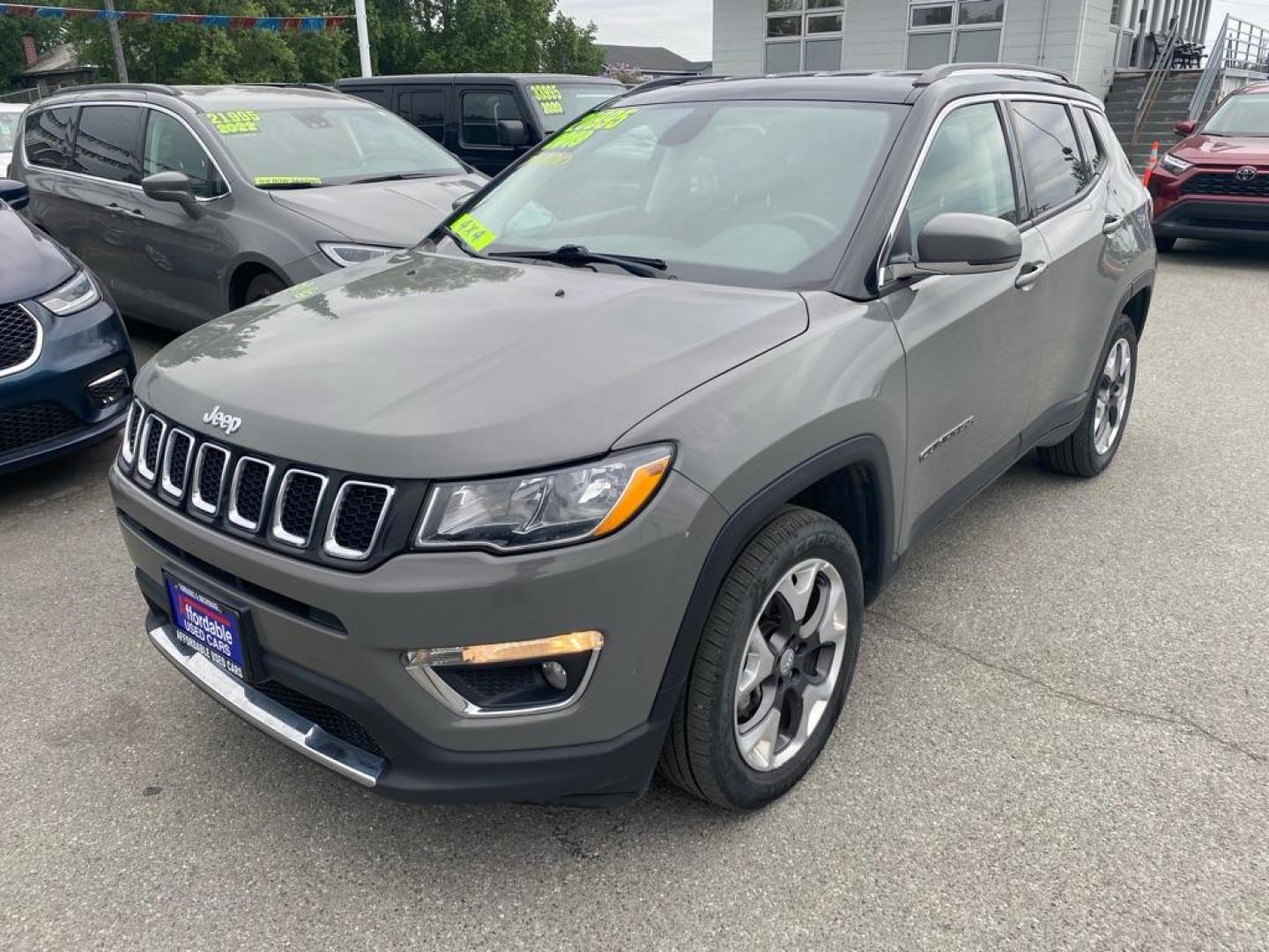 2019 GRAY JEEP COMPASS LIMITED (3C4NJDCB3KT) with an 2.4L engine, Automatic transmission, located at 929 East 8th Ave, Anchorage, AK, 99501, (907) 274-2277, 61.214783, -149.866074 - Photo#0