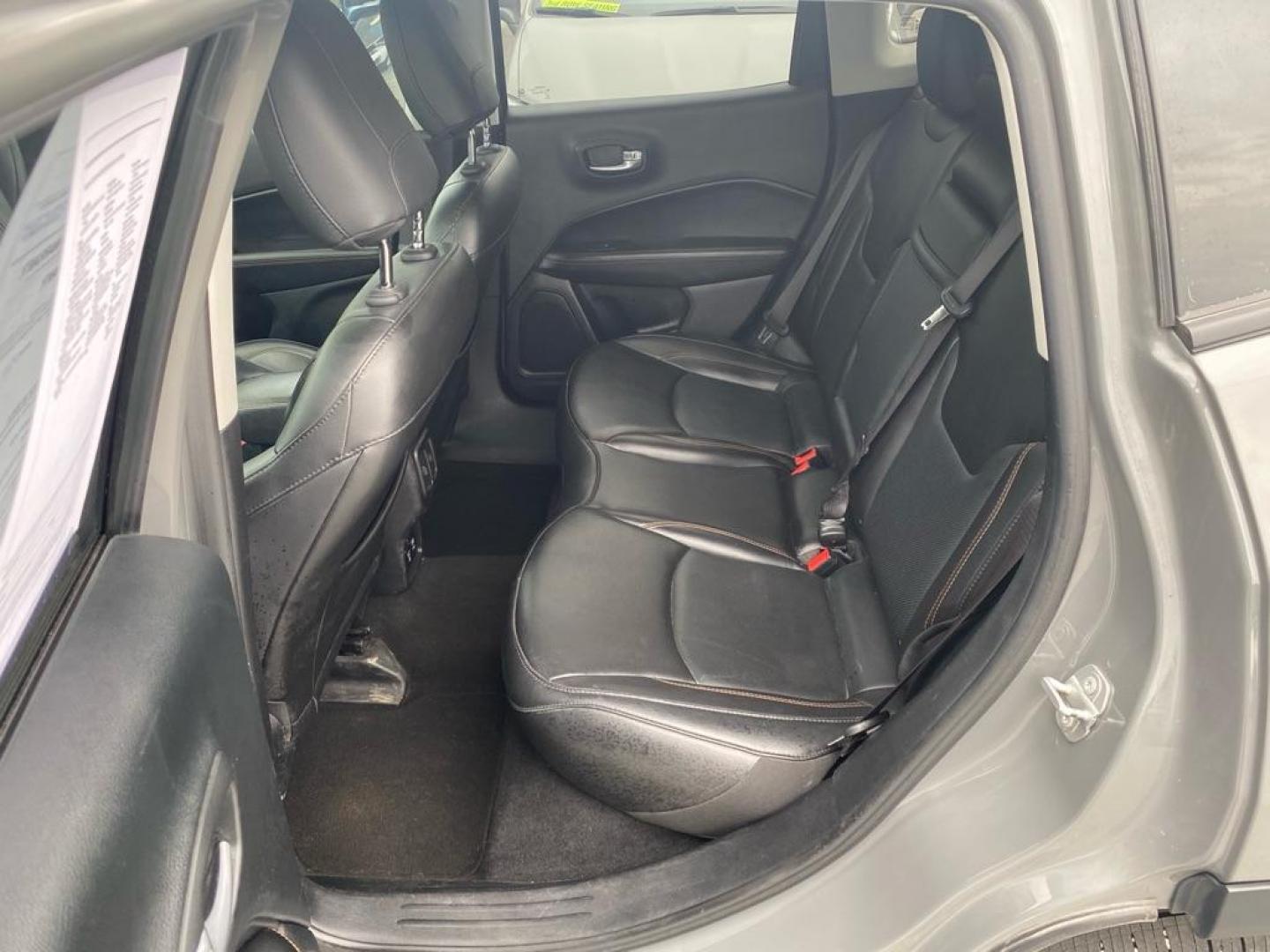 2019 GRAY JEEP COMPASS LIMITED (3C4NJDCB3KT) with an 2.4L engine, Automatic transmission, located at 929 East 8th Ave, Anchorage, AK, 99501, (907) 274-2277, 61.214783, -149.866074 - Photo#3