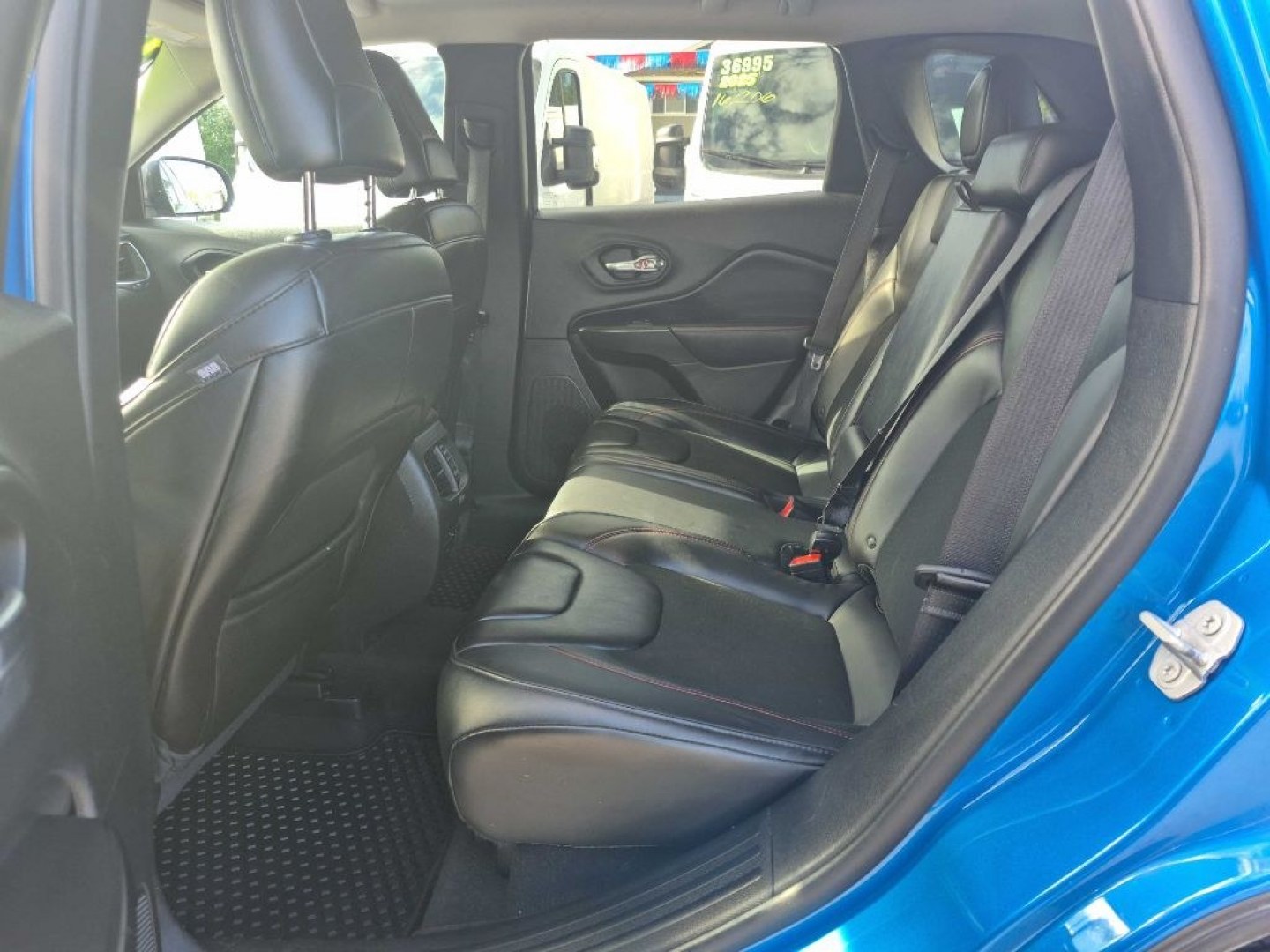 2019 BLUE JEEP CHEROKEE TRAILHAWK (1C4PJMBX5KD) with an 3.2L engine, Automatic transmission, located at 929 East 8th Ave, Anchorage, AK, 99501, (907) 274-2277, 61.214783, -149.866074- Photo#3