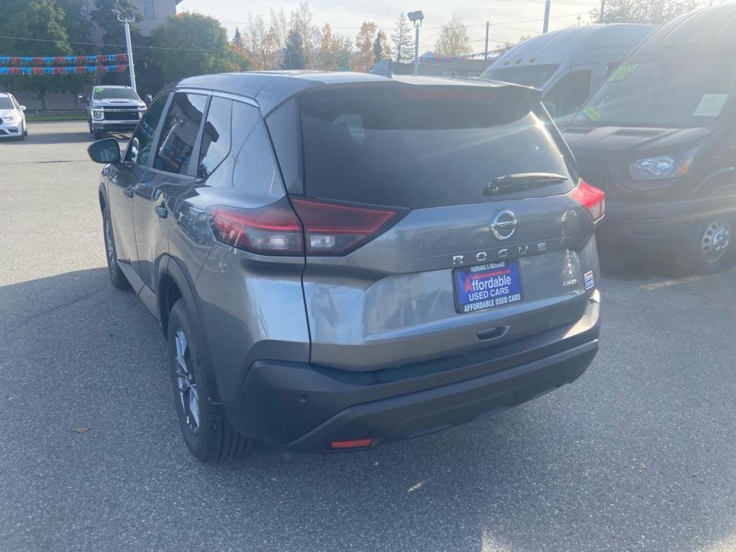 2021 GRY NISSAN ROGUE S (5N1AT3AB7MC) with an 2.5L engine, Continuously Variable transmission, located at 929 East 8th Ave, Anchorage, AK, 99501, (907) 274-2277, 61.214783, -149.866074 - Photo#2