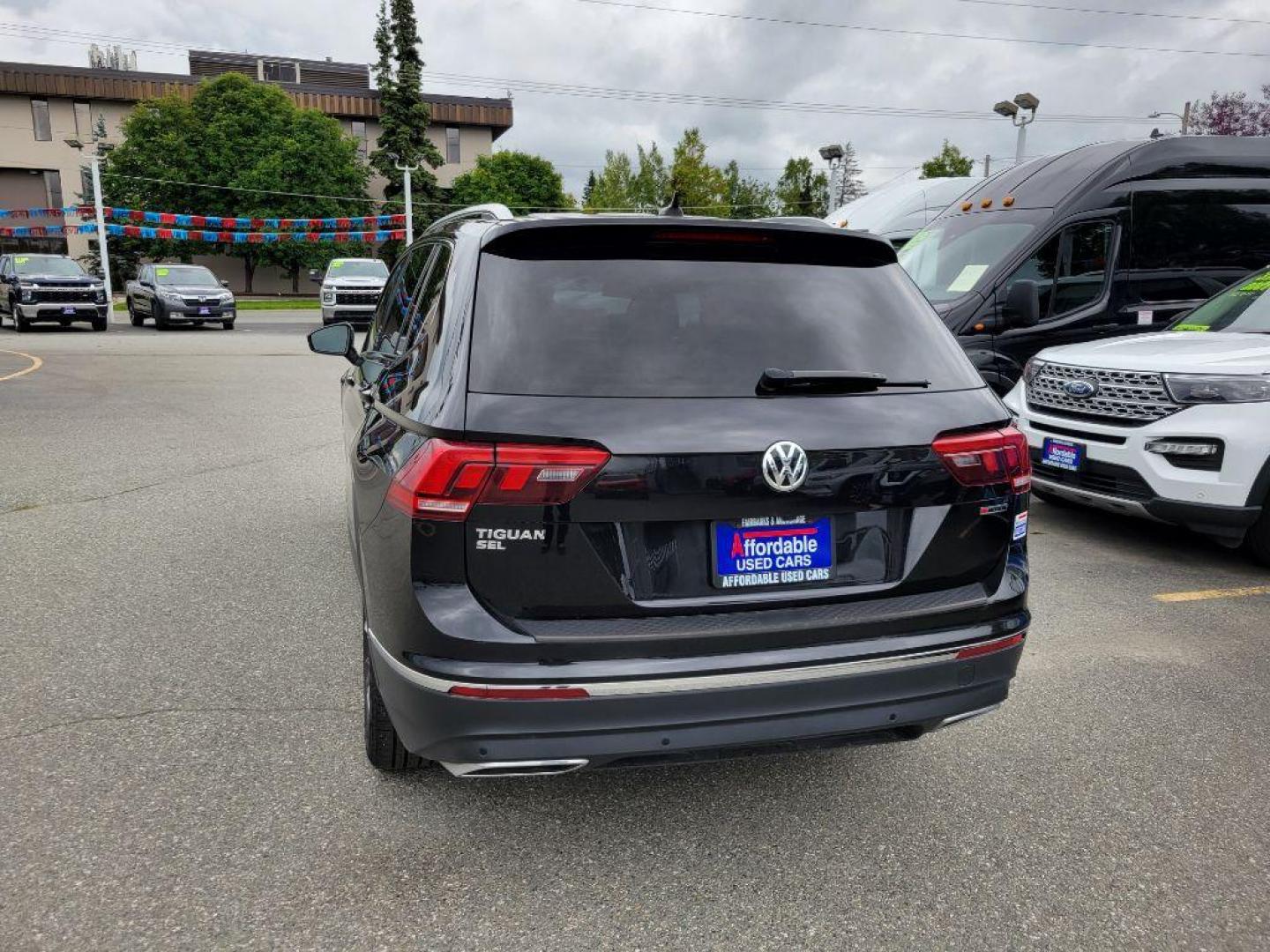 2019 BLACK VOLKSWAGEN TIGUAN SEL PREMIUM (3VV4B7AXXKM) with an 2.0L engine, Automatic transmission, located at 929 East 8th Ave, Anchorage, AK, 99501, (907) 274-2277, 61.214783, -149.866074 - Photo#2