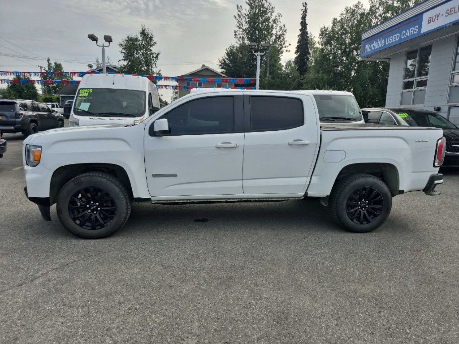 2021 WHITE GMC CANYON ELEVATION (1GTG6CEN7M1) with an 3.6L engine, Automatic transmission, located at 929 East 8th Ave, Anchorage, AK, 99501, (907) 274-2277, 61.214783, -149.866074 - Photo#1