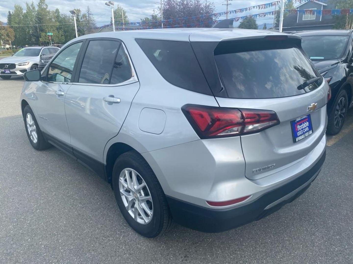 2022 SILVER CHEVROLET EQUINOX LT (3GNAXUEV8NL) with an 1.5L engine, Automatic transmission, located at 929 East 8th Ave, Anchorage, AK, 99501, (907) 274-2277, 61.214783, -149.866074 - Photo#2