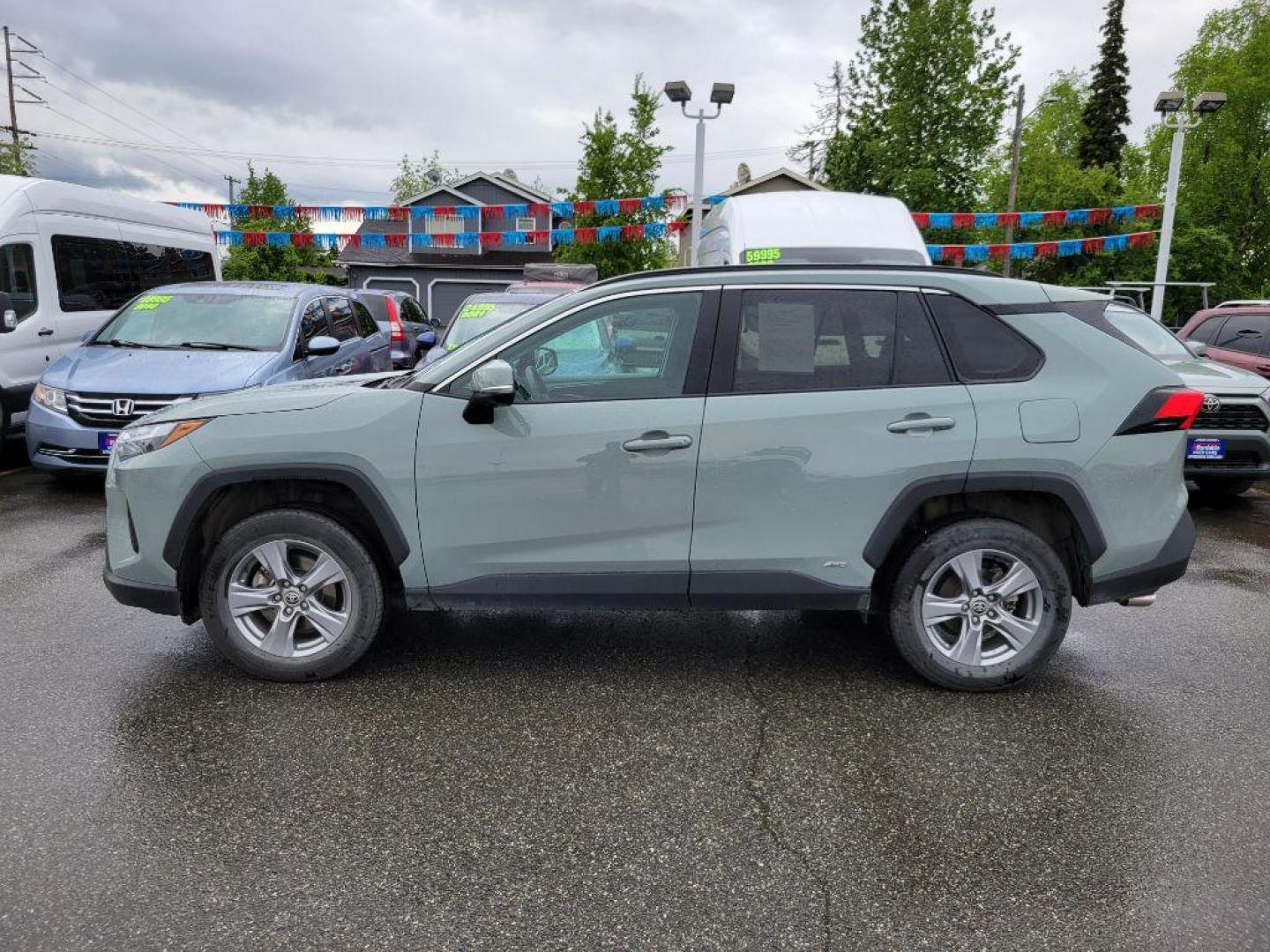 2022 GREY TOYOTA RAV4 XLE HYBRID XLE (4T3RWRFV3NU) with an 2.5L engine, Automatic transmission, located at 929 East 8th Ave, Anchorage, AK, 99501, (907) 274-2277, 61.214783, -149.866074 - Photo#1