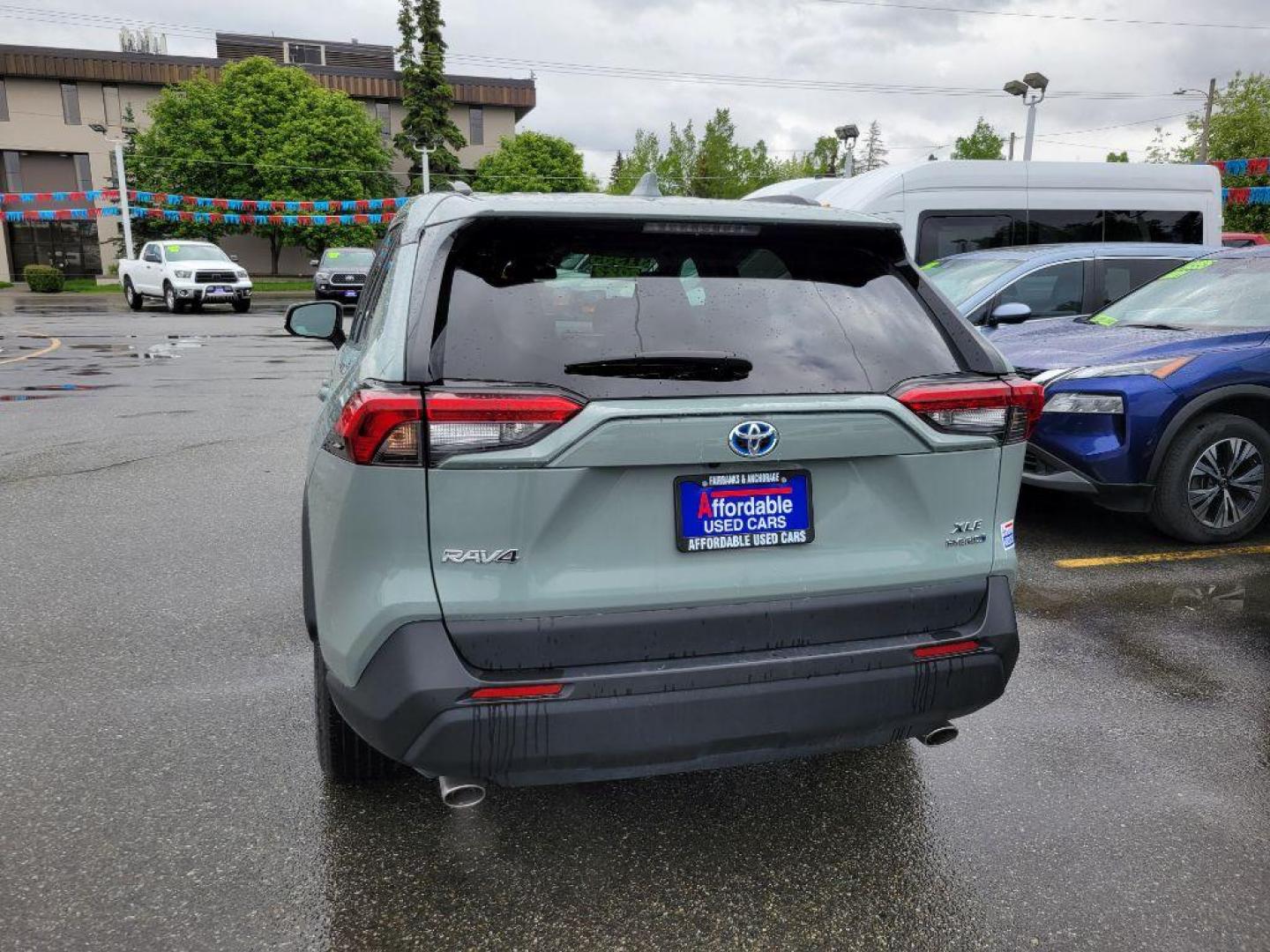 2022 GREY TOYOTA RAV4 XLE HYBRID XLE (4T3RWRFV3NU) with an 2.5L engine, Automatic transmission, located at 929 East 8th Ave, Anchorage, AK, 99501, (907) 274-2277, 61.214783, -149.866074 - Photo#2