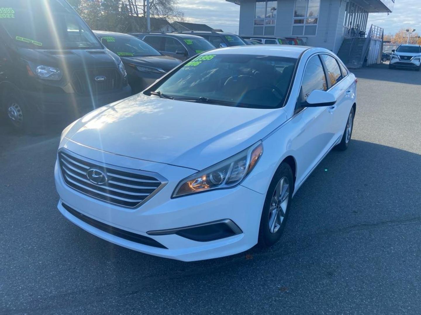 2016 WHITE HYUNDAI SONATA SE (5NPE24AFXGH) with an 2.4L engine, Automatic transmission, located at 929 East 8th Ave, Anchorage, AK, 99501, (907) 274-2277, 61.214783, -149.866074 - Photo#0