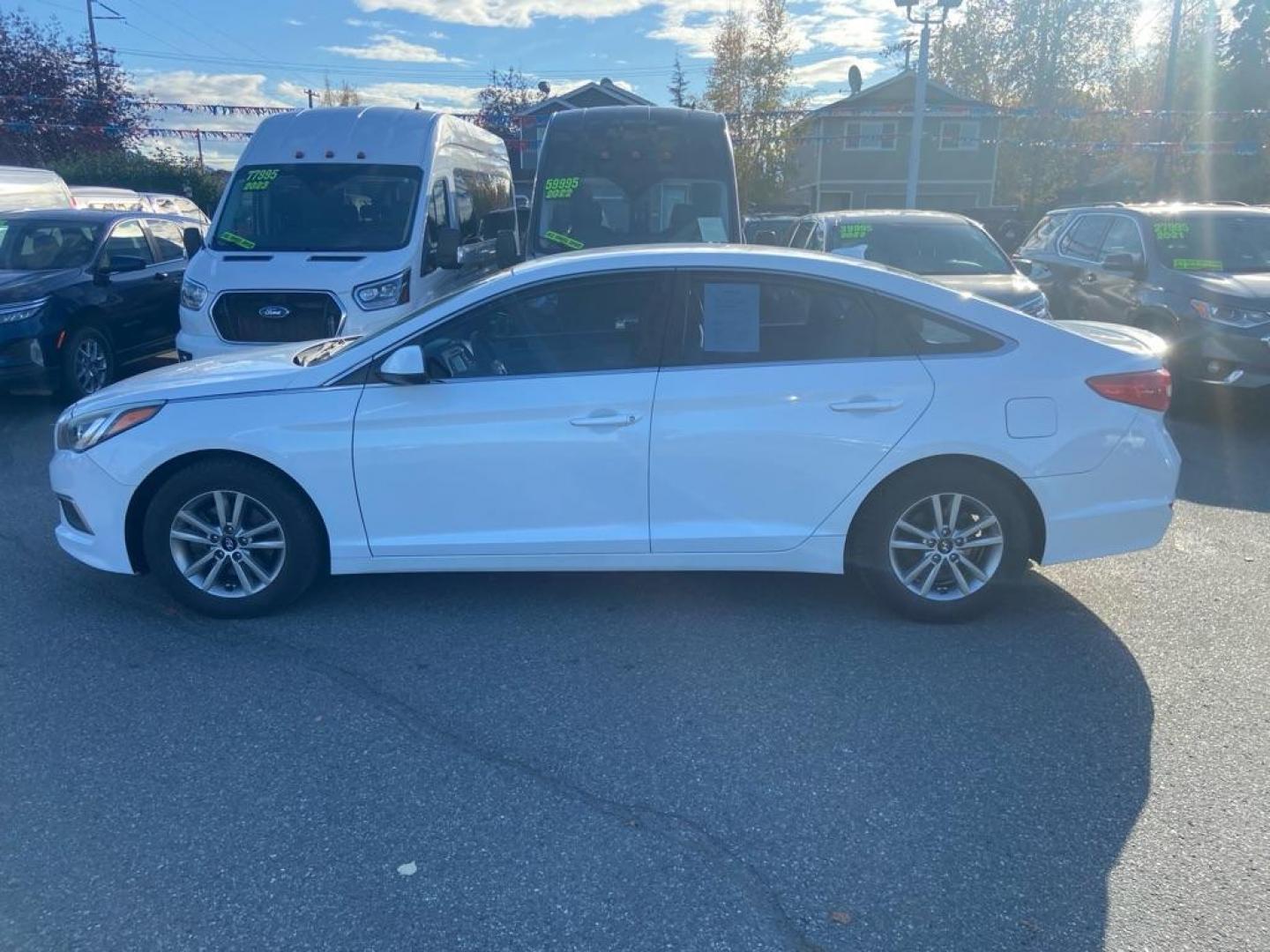 2016 WHITE HYUNDAI SONATA SE (5NPE24AFXGH) with an 2.4L engine, Automatic transmission, located at 929 East 8th Ave, Anchorage, AK, 99501, (907) 274-2277, 61.214783, -149.866074 - Photo#1