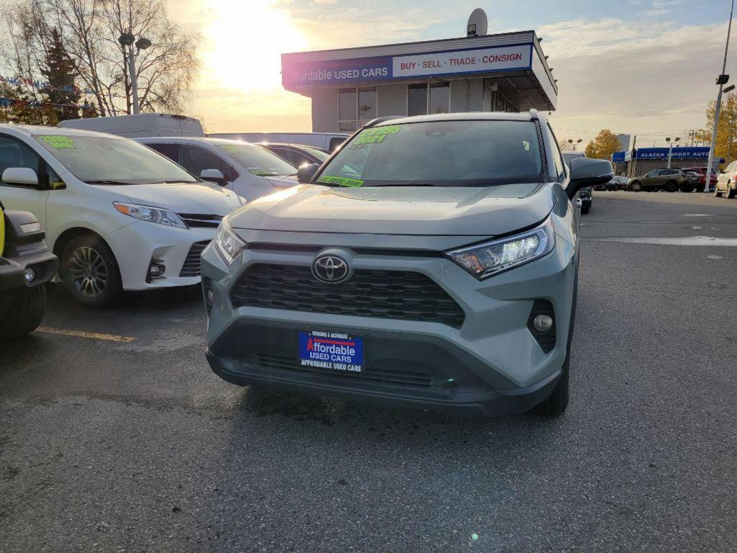 2021 GRAY TOYOTA RAV4 XLE XLE (2T3P1RFV9MW) with an 2.5L engine, Automatic transmission, located at 929 East 8th Ave, Anchorage, AK, 99501, (907) 274-2277, 61.214783, -149.866074 - Photo#0