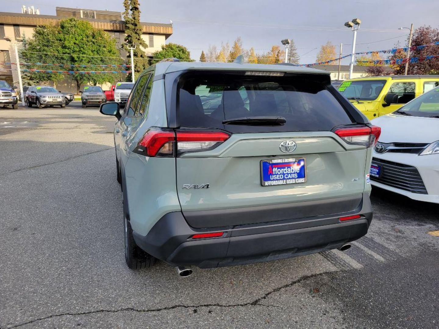 2021 GRAY TOYOTA RAV4 XLE XLE (2T3P1RFV9MW) with an 2.5L engine, Automatic transmission, located at 929 East 8th Ave, Anchorage, AK, 99501, (907) 274-2277, 61.214783, -149.866074 - Photo#2