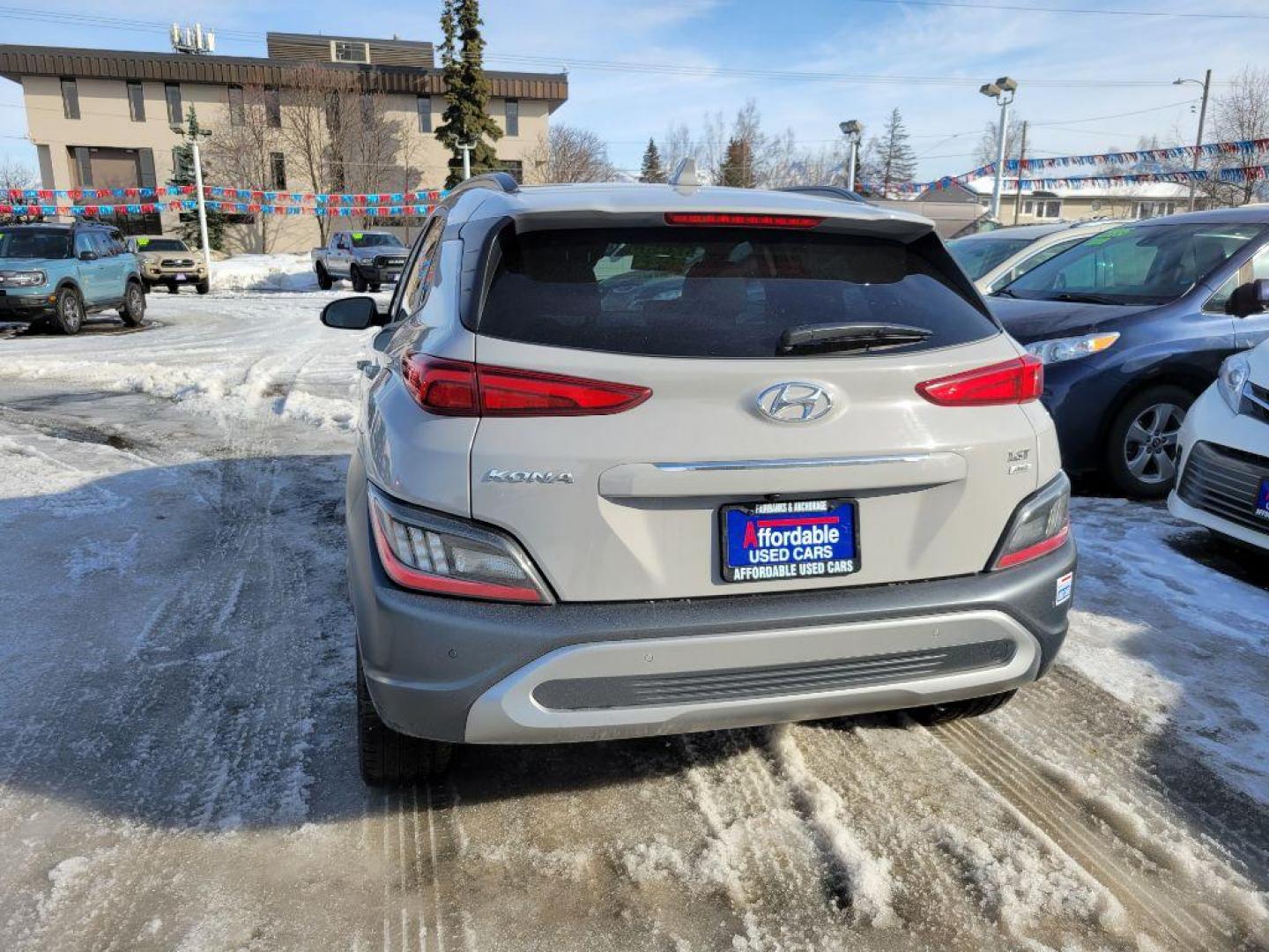 2022 GRAY HYUNDAI KONA LIMITED (KM8K5CA36NU) with an 1.6L engine, Automatic transmission, located at 929 East 8th Ave, Anchorage, AK, 99501, (907) 274-2277, 61.214783, -149.866074 - Photo#2