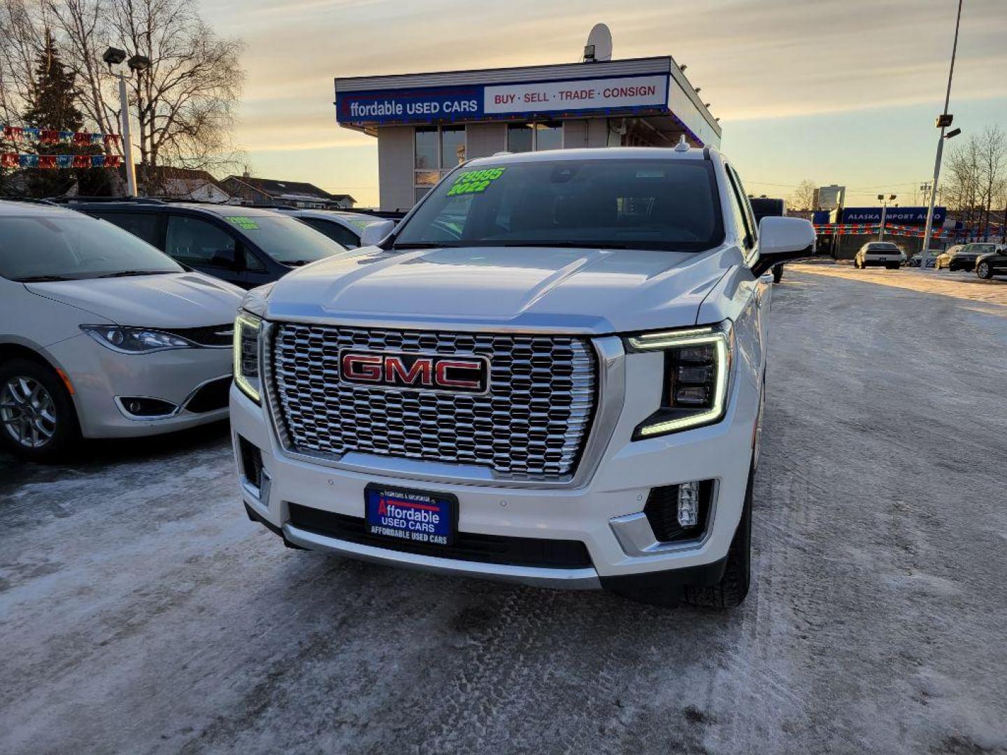 2022 WHITE GMC YUKON XL DENALI (1GKS2JKL7NR) with an 6.2L engine, Automatic transmission, located at 929 East 8th Ave, Anchorage, AK, 99501, (907) 274-2277, 61.214783, -149.866074 - Photo#0