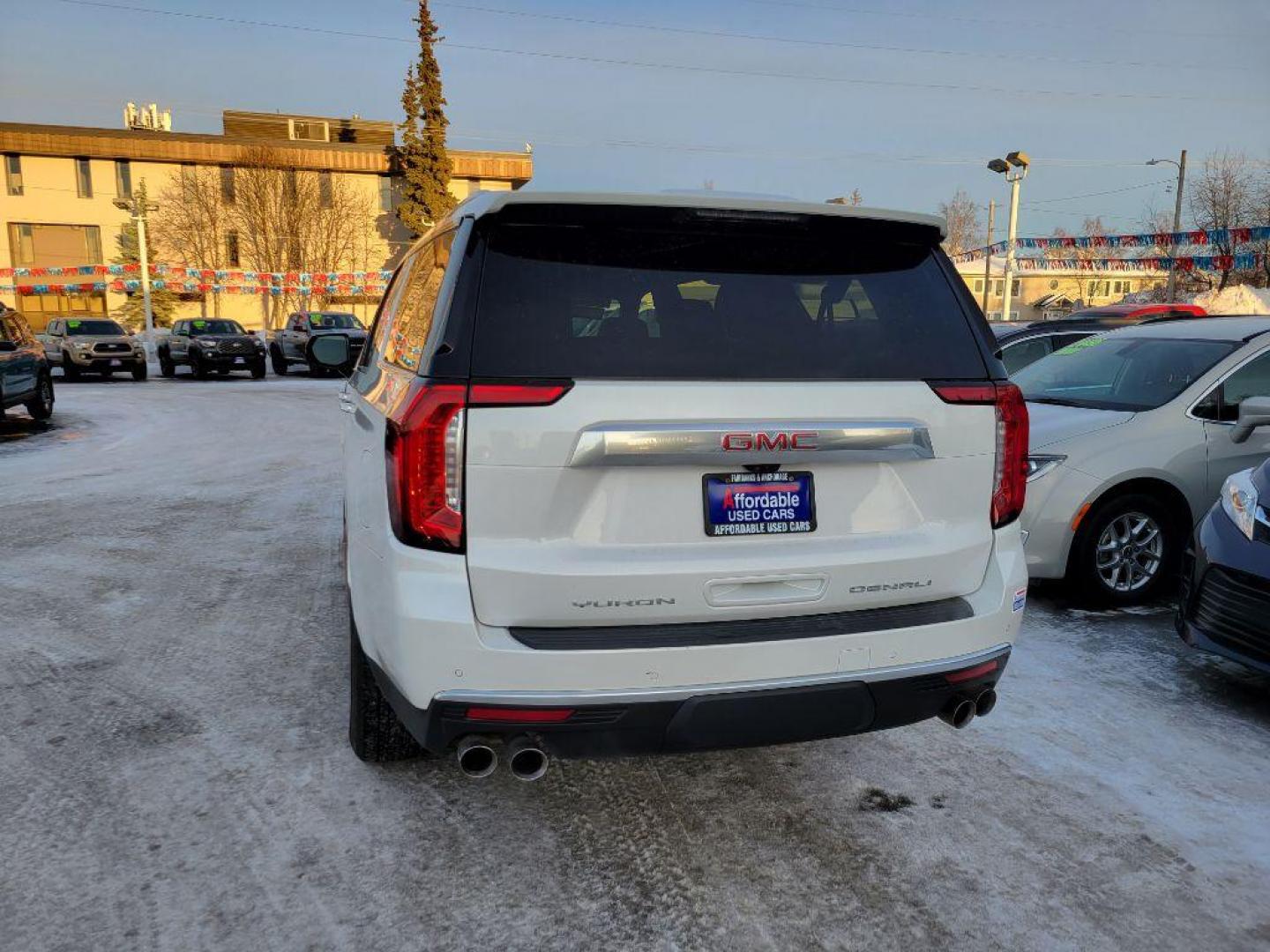 2022 WHITE GMC YUKON XL DENALI (1GKS2JKL7NR) with an 6.2L engine, Automatic transmission, located at 929 East 8th Ave, Anchorage, AK, 99501, (907) 274-2277, 61.214783, -149.866074 - Photo#2