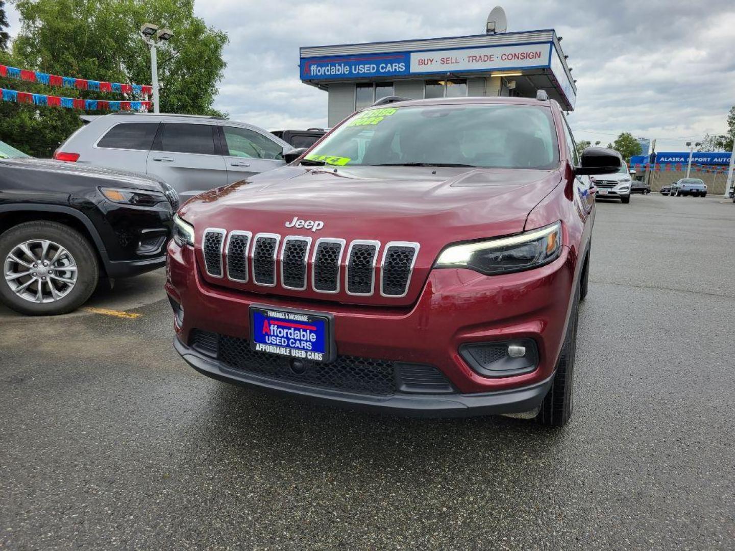 2022 RED JEEP CHEROKEE LATITUDE LUX (1C4PJMMX2ND) with an 3.2L engine, Automatic transmission, located at 929 East 8th Ave, Anchorage, AK, 99501, (907) 274-2277, 61.214783, -149.866074 - Photo#0