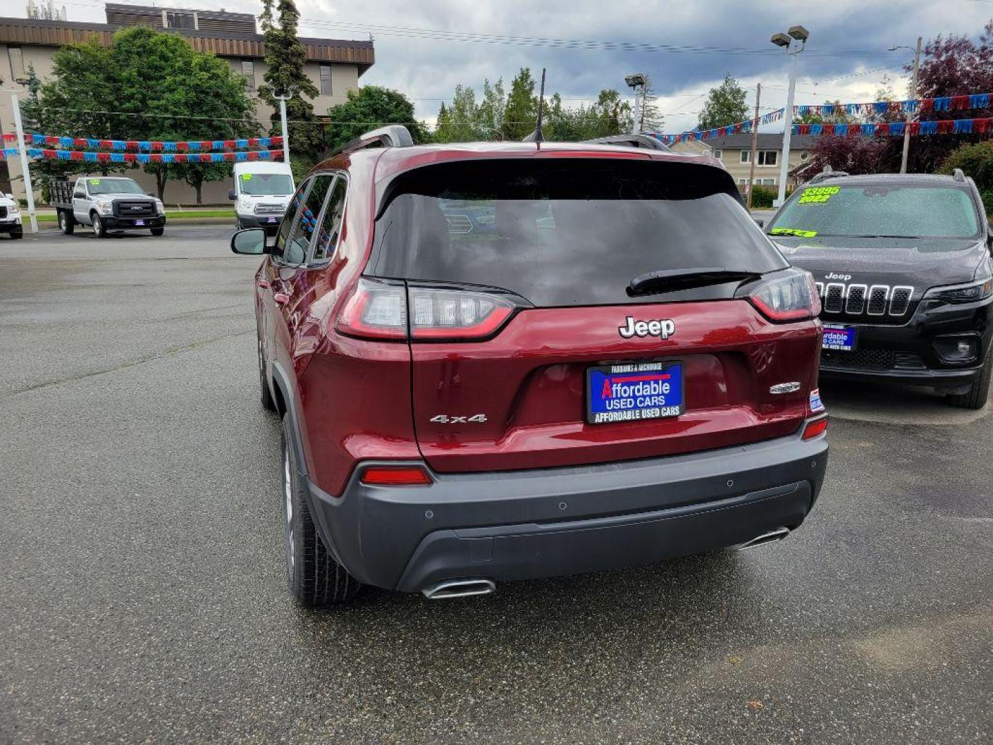 2022 RED JEEP CHEROKEE LATITUDE LUX (1C4PJMMX2ND) with an 3.2L engine, Automatic transmission, located at 929 East 8th Ave, Anchorage, AK, 99501, (907) 274-2277, 61.214783, -149.866074 - Photo#2