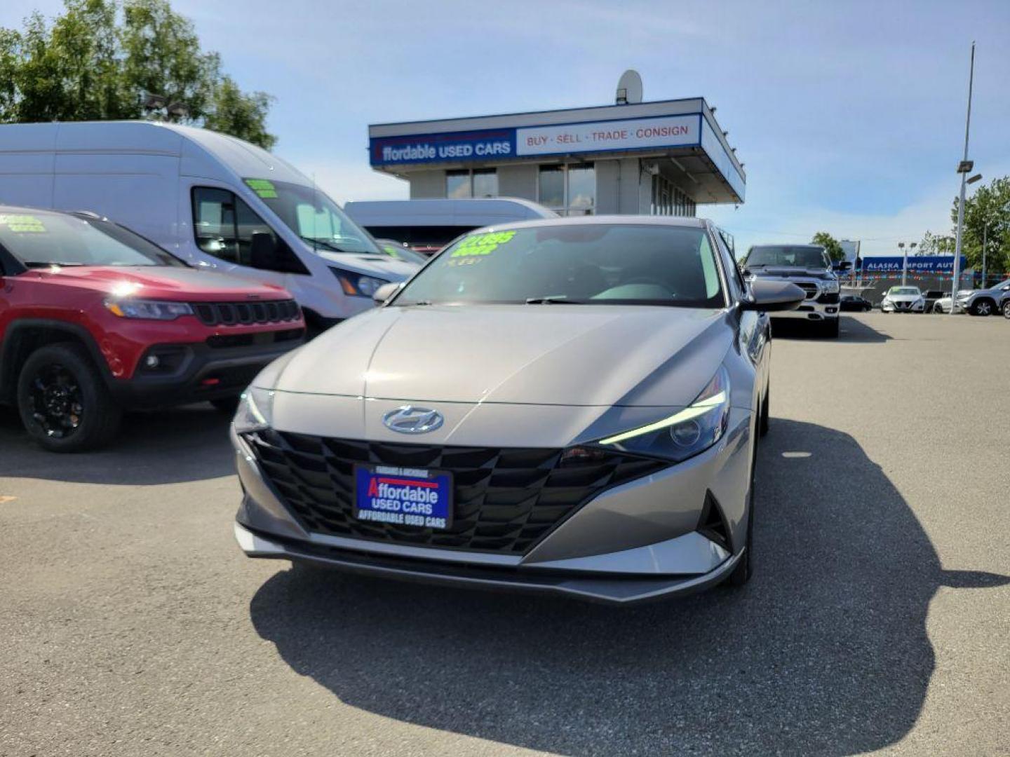 2022 GREY HYUNDAI ELANTRA SEL (KMHLM4AG5NU) with an 2.0L engine, Continuously Variable transmission, located at 929 East 8th Ave, Anchorage, AK, 99501, (907) 274-2277, 61.214783, -149.866074 - Photo#0