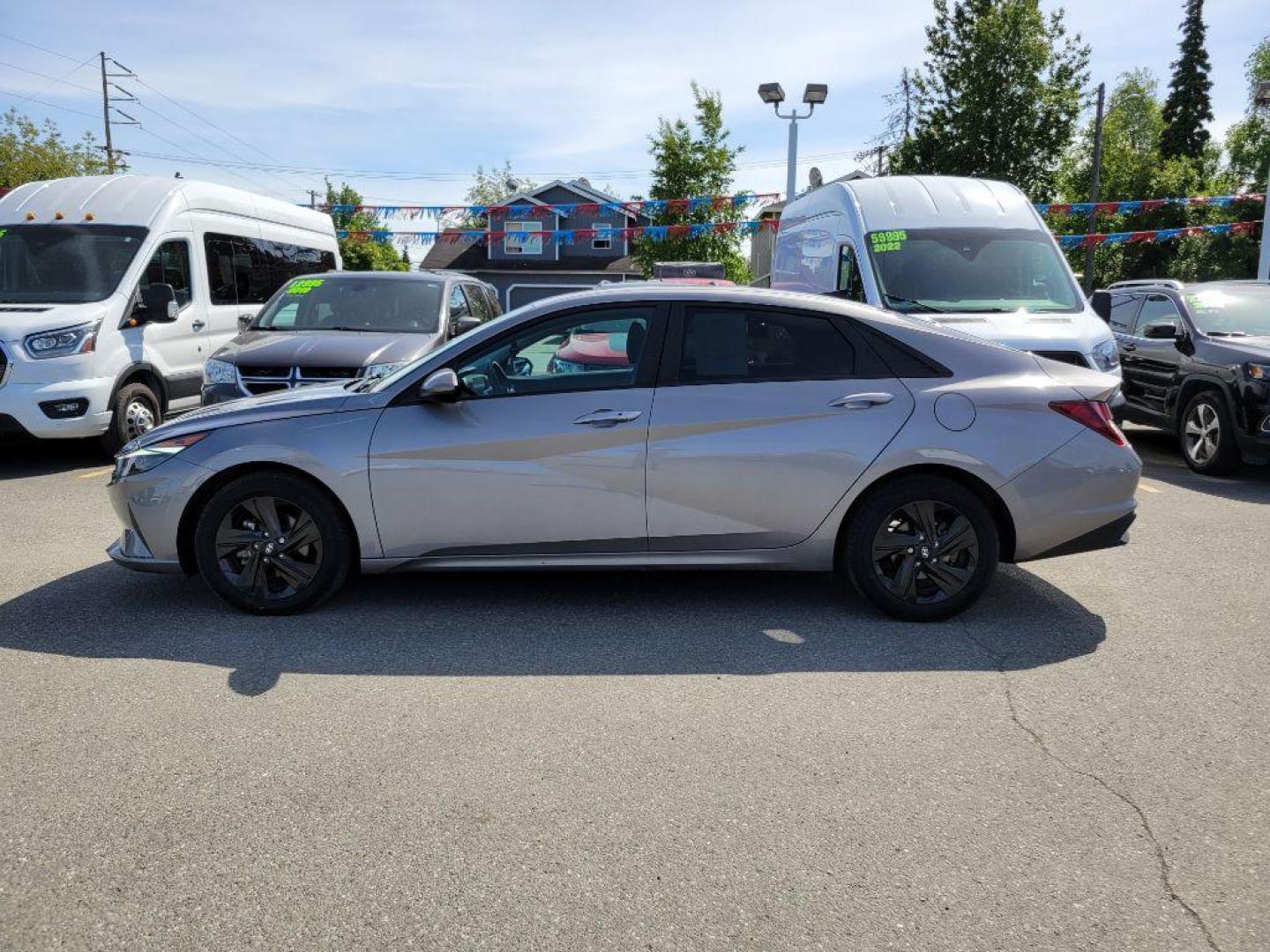 2022 GREY HYUNDAI ELANTRA SEL (KMHLM4AG5NU) with an 2.0L engine, Continuously Variable transmission, located at 929 East 8th Ave, Anchorage, AK, 99501, (907) 274-2277, 61.214783, -149.866074 - Photo#1