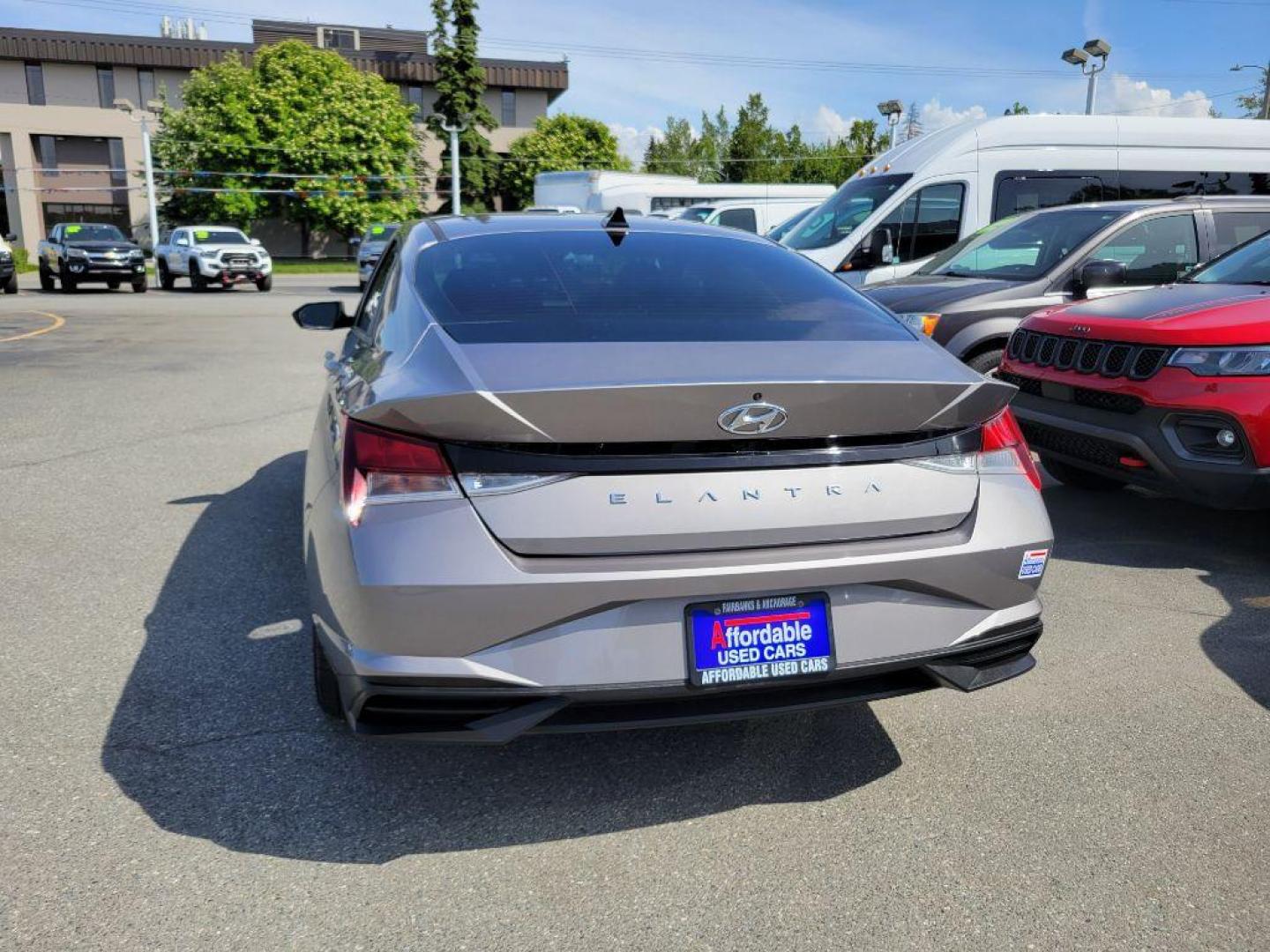 2022 GREY HYUNDAI ELANTRA SEL (KMHLM4AG5NU) with an 2.0L engine, Continuously Variable transmission, located at 929 East 8th Ave, Anchorage, AK, 99501, (907) 274-2277, 61.214783, -149.866074 - Photo#2