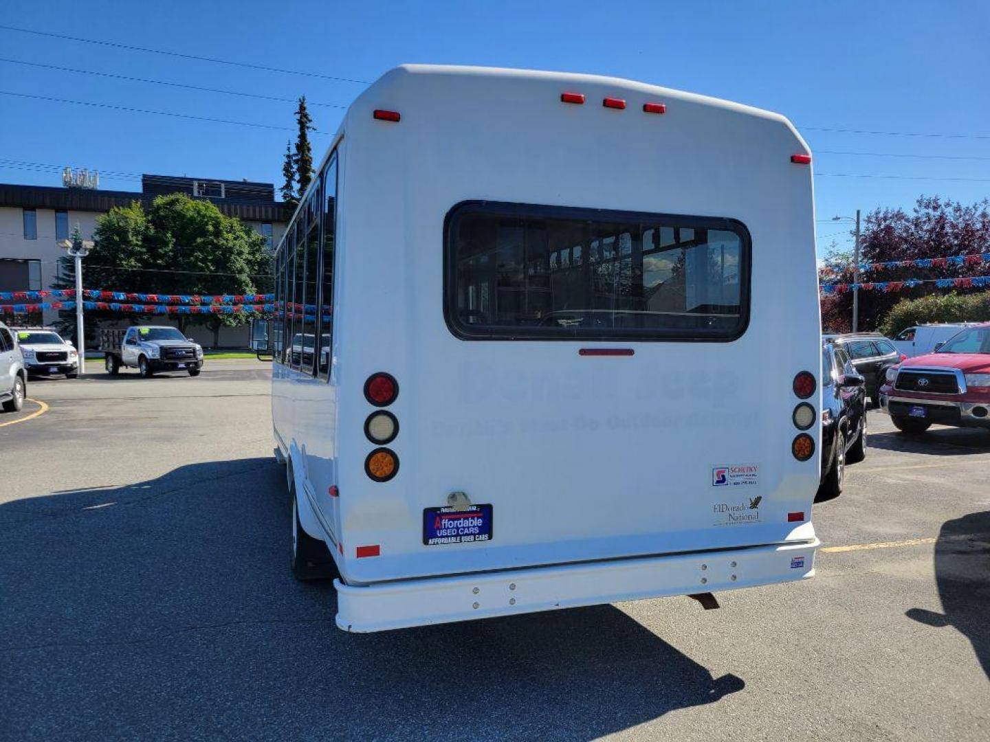 2012 WHITE FORD ECONOLINE E450 SUPER DUTY CUTAWAY VAN (1FDFE4FS9CD) with an 6.8L engine, Automatic transmission, located at 929 East 8th Ave, Anchorage, AK, 99501, (907) 274-2277, 61.214783, -149.866074 - Photo#2