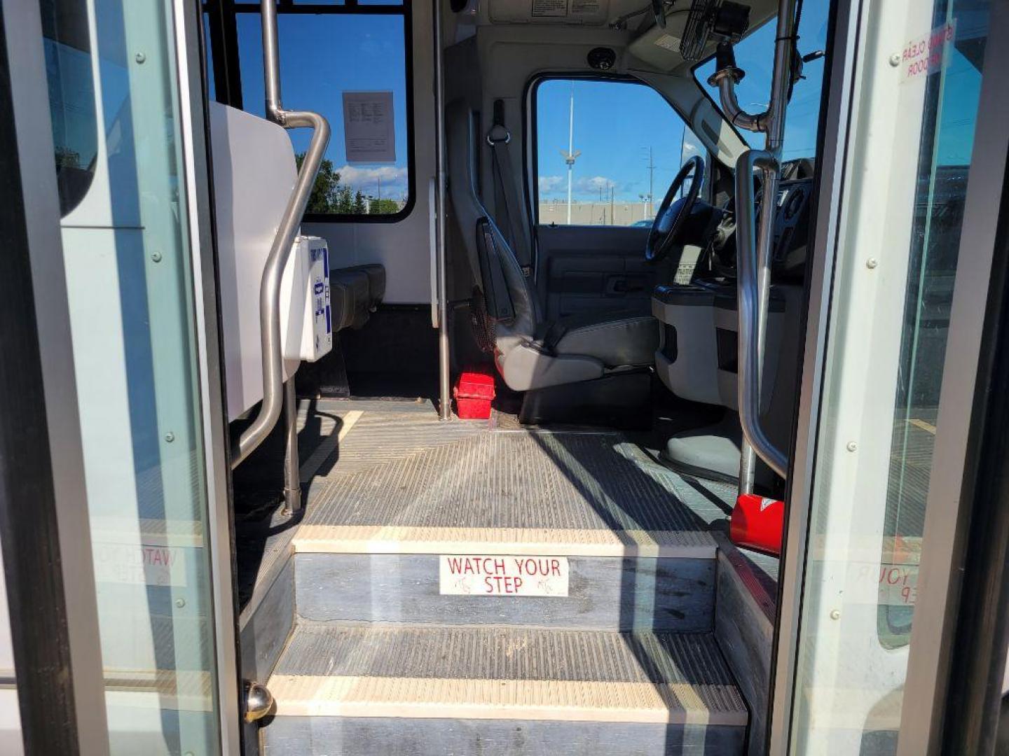 2012 WHITE FORD ECONOLINE E450 SUPER DUTY CUTAWAY VAN (1FDFE4FS9CD) with an 6.8L engine, Automatic transmission, located at 929 East 8th Ave, Anchorage, AK, 99501, (907) 274-2277, 61.214783, -149.866074 - Photo#3