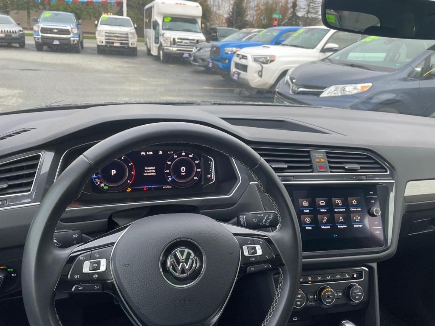 2021 BLACK VOLKSWAGEN TIGUAN SEL SE (3VV2B7AX4MM) with an 2.0L engine, Automatic transmission, located at 929 East 8th Ave, Anchorage, AK, 99501, (907) 274-2277, 61.214783, -149.866074 - Photo#4