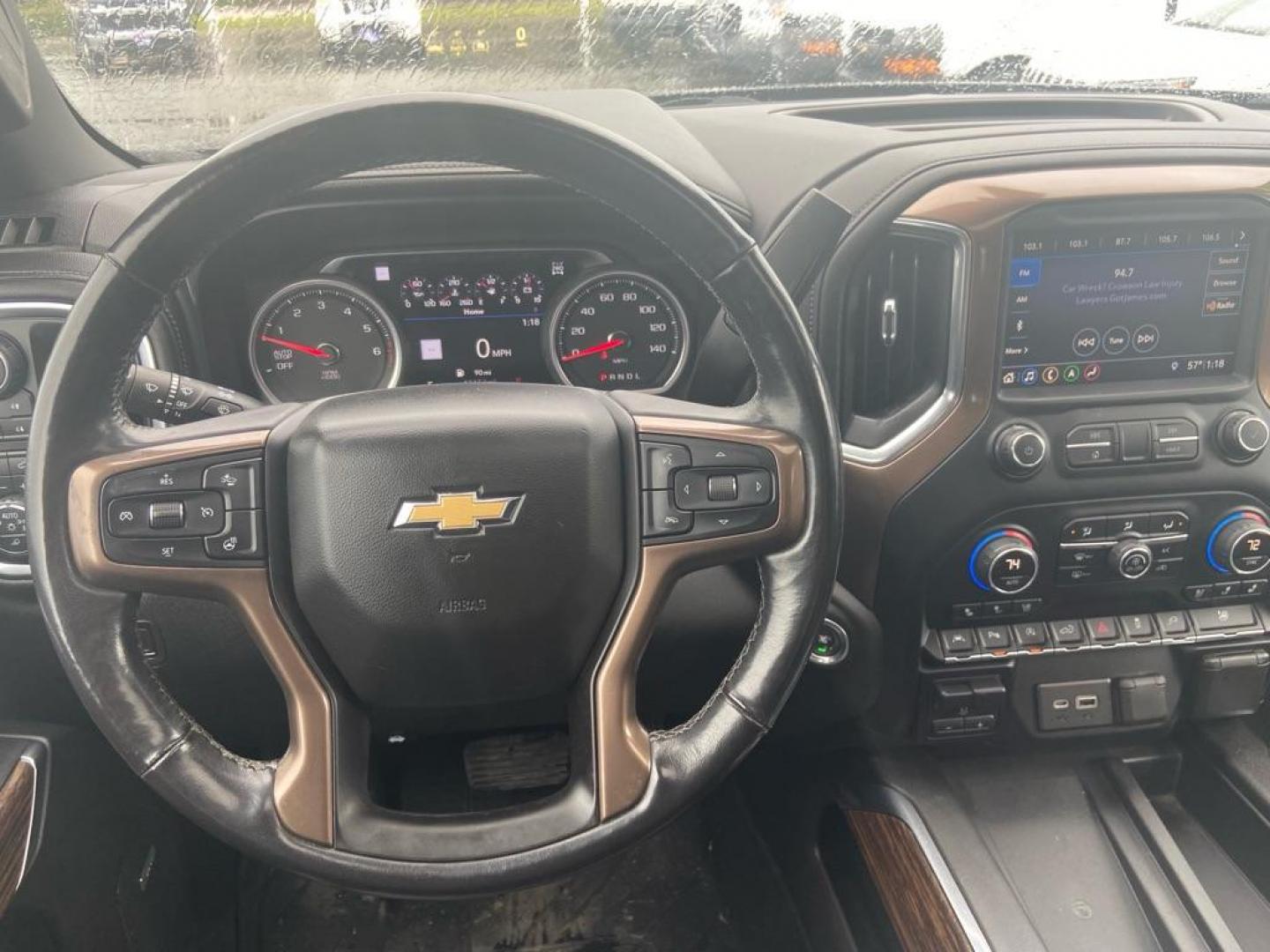 2019 BLACK CHEVROLET SILVERADO 1500 HIGH COUNTRY (1GCUYHEL7KZ) with an 6.2L engine, Automatic transmission, located at 929 East 8th Ave, Anchorage, AK, 99501, (907) 274-2277, 61.214783, -149.866074 - Photo#4