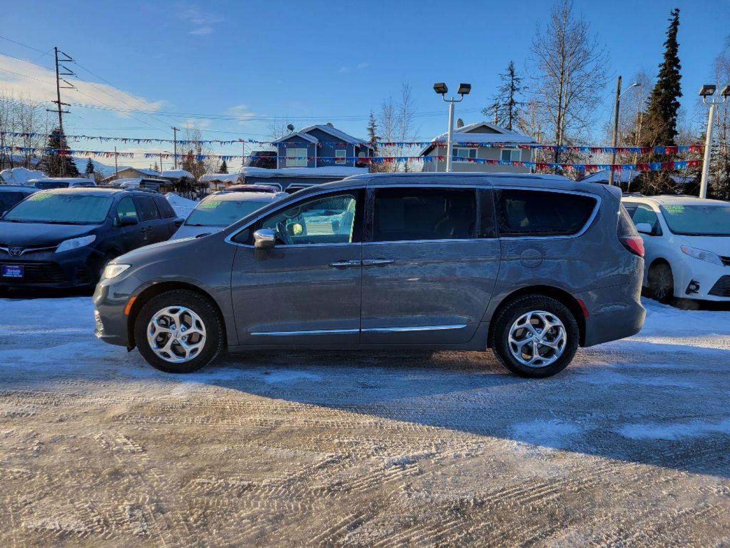 2021 GRAY CHRYSLER PACIFICA LIMITED (2C4RC3GG0MR) with an 3.6L engine, Automatic transmission, located at 929 East 8th Ave, Anchorage, AK, 99501, (907) 274-2277, 61.214783, -149.866074 - Photo#1