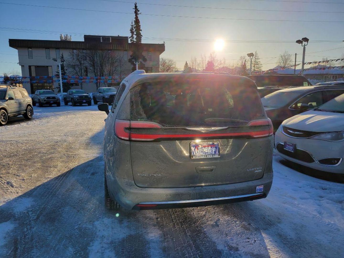 2021 GRAY CHRYSLER PACIFICA LIMITED (2C4RC3GG0MR) with an 3.6L engine, Automatic transmission, located at 929 East 8th Ave, Anchorage, AK, 99501, (907) 274-2277, 61.214783, -149.866074 - Photo#2