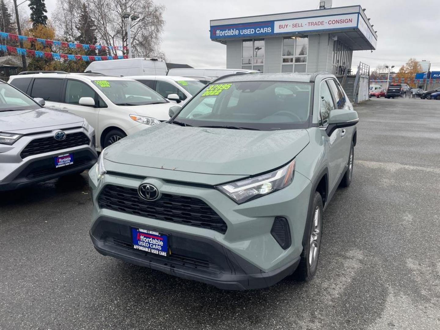 2022 GRAY TOYOTA RAV4 XLE XLE (2T3P1RFV4NW) with an 2.5L engine, Automatic transmission, located at 929 East 8th Ave, Anchorage, AK, 99501, (907) 274-2277, 61.214783, -149.866074 - Photo#0