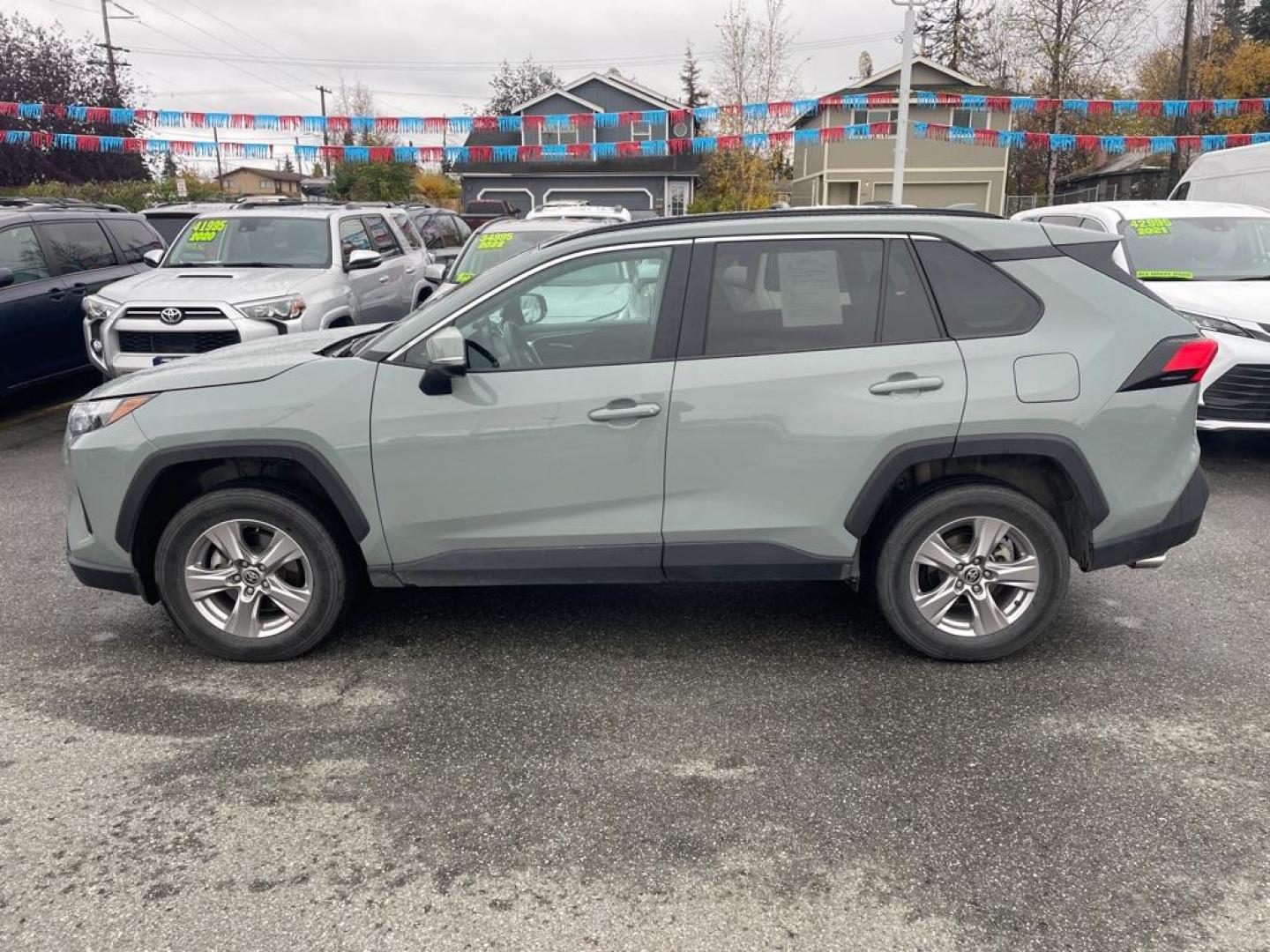 2022 GRAY TOYOTA RAV4 XLE XLE (2T3P1RFV4NW) with an 2.5L engine, Automatic transmission, located at 929 East 8th Ave, Anchorage, AK, 99501, (907) 274-2277, 61.214783, -149.866074 - Photo#1