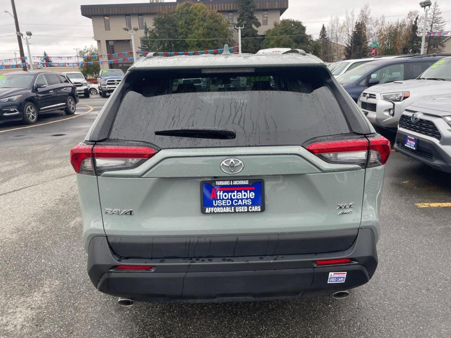 2022 GRAY TOYOTA RAV4 XLE XLE (2T3P1RFV4NW) with an 2.5L engine, Automatic transmission, located at 929 East 8th Ave, Anchorage, AK, 99501, (907) 274-2277, 61.214783, -149.866074 - Photo#2