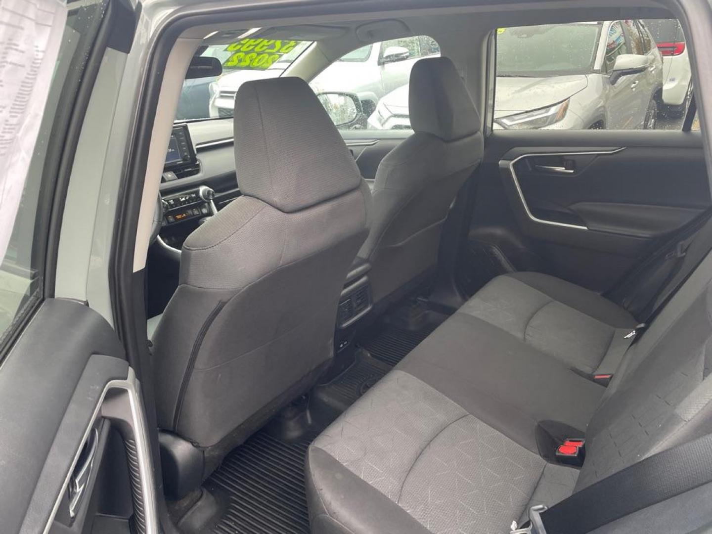 2022 GRAY TOYOTA RAV4 XLE XLE (2T3P1RFV4NW) with an 2.5L engine, Automatic transmission, located at 929 East 8th Ave, Anchorage, AK, 99501, (907) 274-2277, 61.214783, -149.866074 - Photo#3