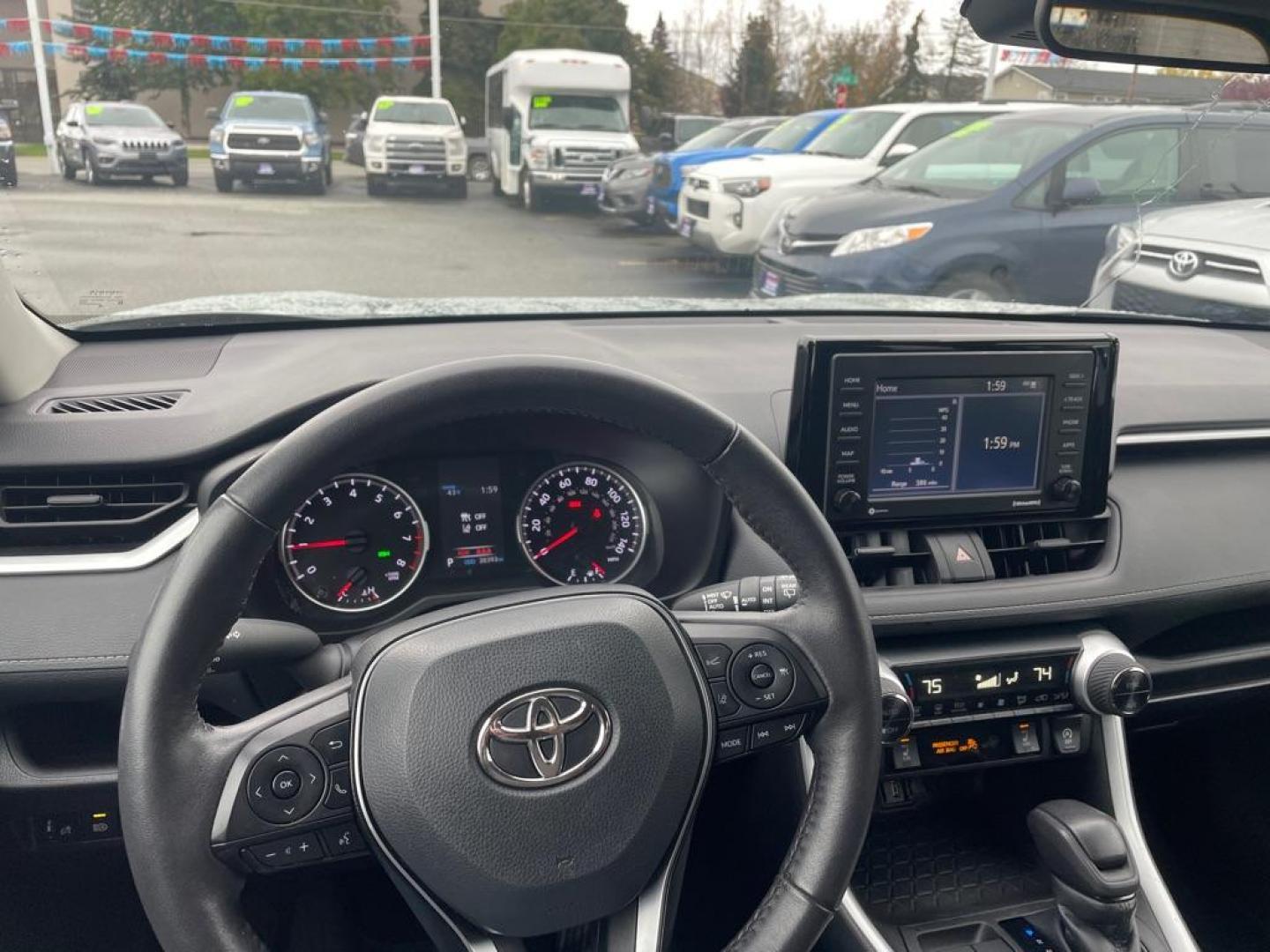 2022 GRAY TOYOTA RAV4 XLE XLE (2T3P1RFV4NW) with an 2.5L engine, Automatic transmission, located at 929 East 8th Ave, Anchorage, AK, 99501, (907) 274-2277, 61.214783, -149.866074 - Photo#4