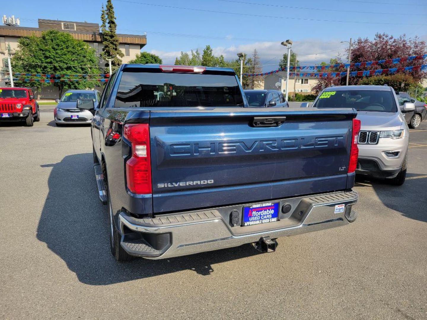 2022 BLUE CHEVROLET SILVERADO 1500 LT (3GCUDDED1NG) with an 5.3L engine, Automatic transmission, located at 929 East 8th Ave, Anchorage, AK, 99501, (907) 274-2277, 61.214783, -149.866074 - Photo#2