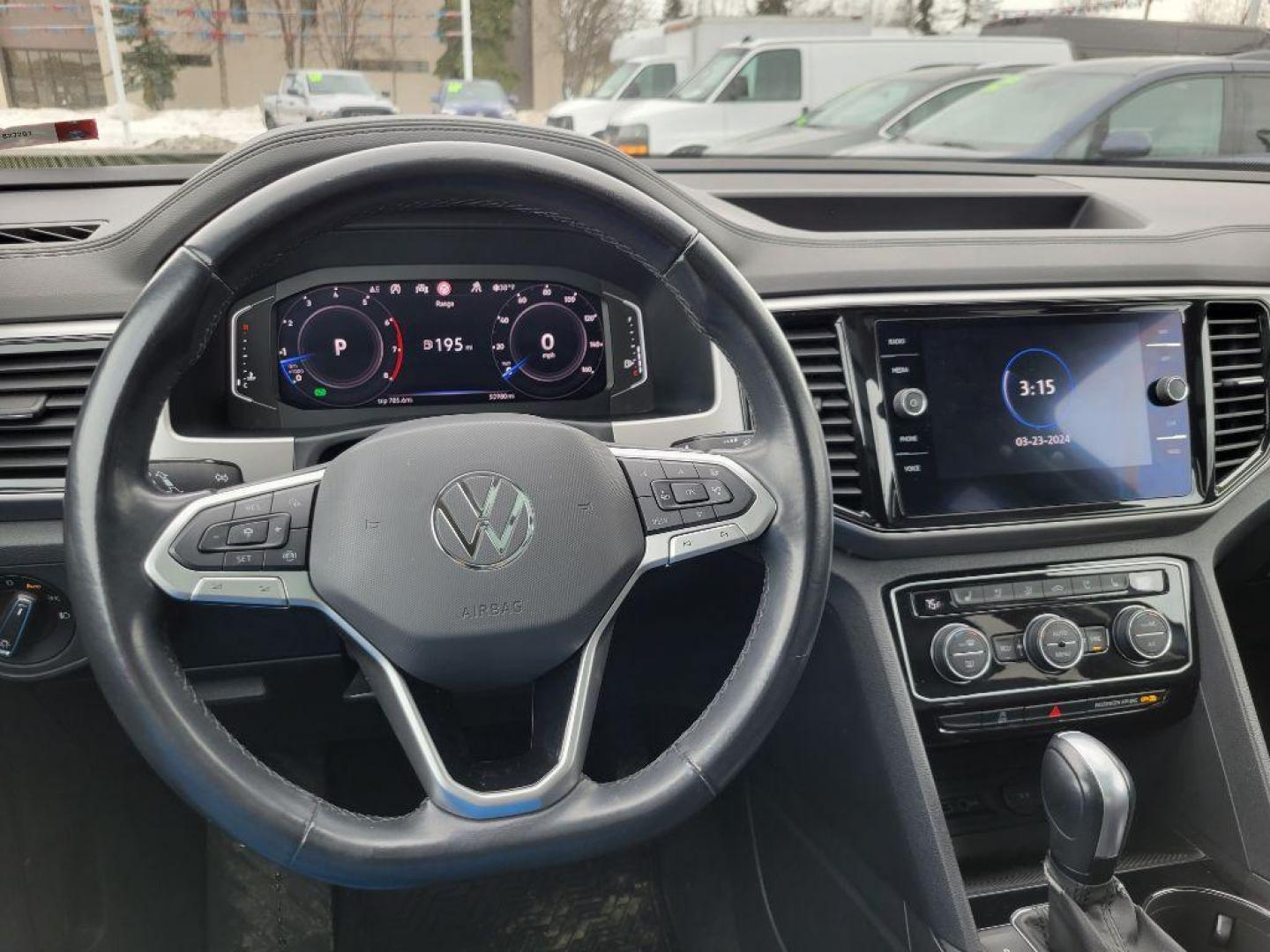 2021 GRAY VOLKSWAGEN ATLAS SEL PREMIUM (1V2TR2CA1MC) with an 3.6L engine, Automatic transmission, located at 929 East 8th Ave, Anchorage, AK, 99501, (907) 274-2277, 61.214783, -149.866074 - Photo#4