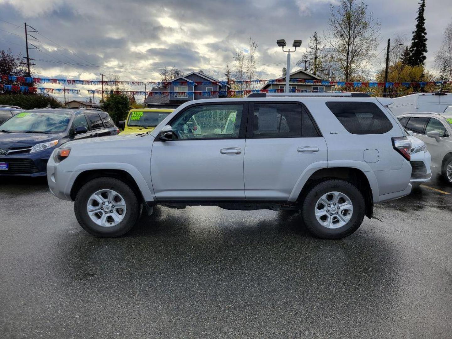 2021 SILVER TOYOTA 4RUNNER SR5 SR5/SR5 PREMIUM (JTENU5JR2M5) with an 4.0L engine, Automatic transmission, located at 929 East 8th Ave, Anchorage, AK, 99501, (907) 274-2277, 61.214783, -149.866074 - Photo#1