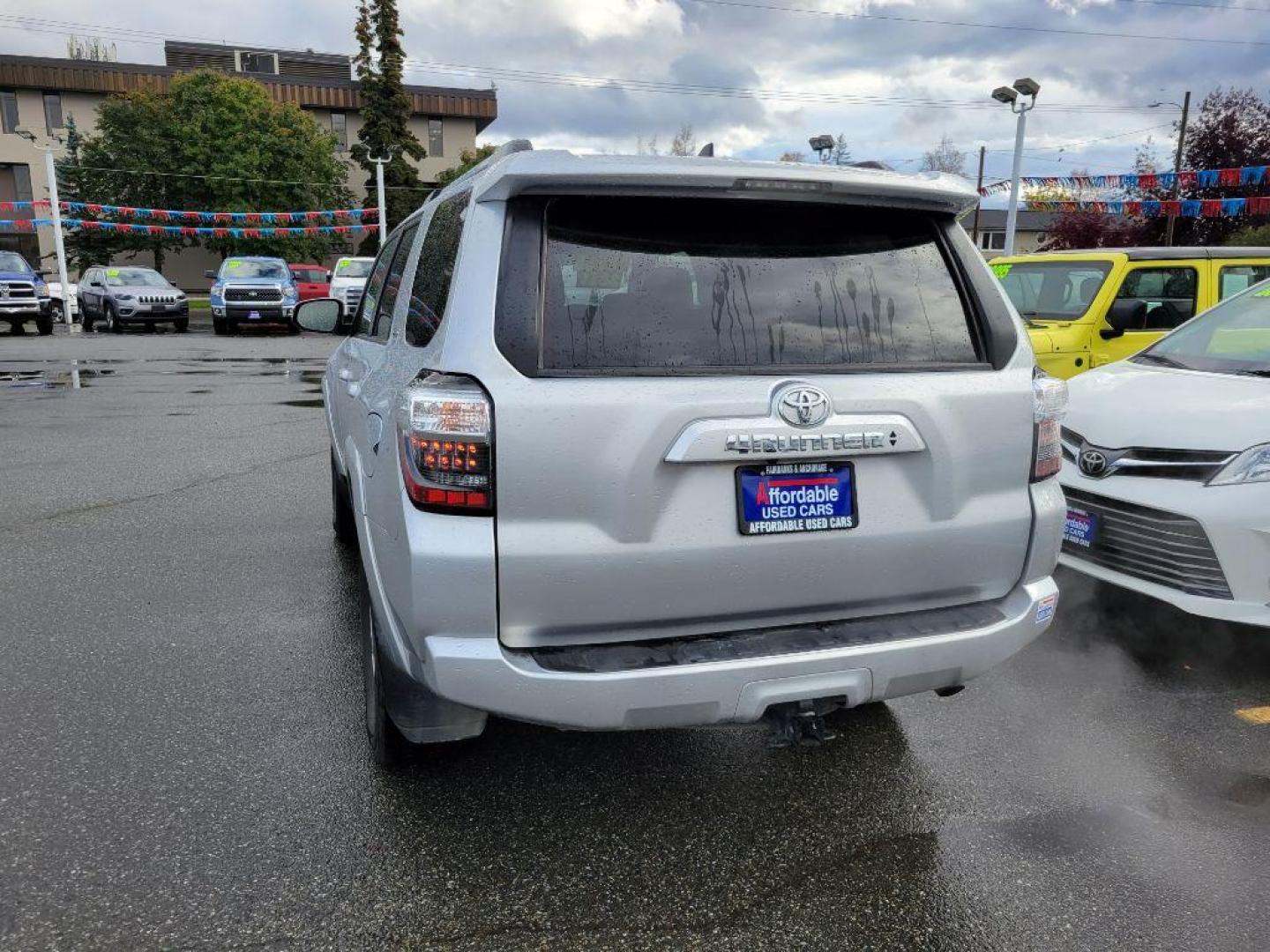 2021 SILVER TOYOTA 4RUNNER SR5 SR5/SR5 PREMIUM (JTENU5JR2M5) with an 4.0L engine, Automatic transmission, located at 929 East 8th Ave, Anchorage, AK, 99501, (907) 274-2277, 61.214783, -149.866074 - Photo#2