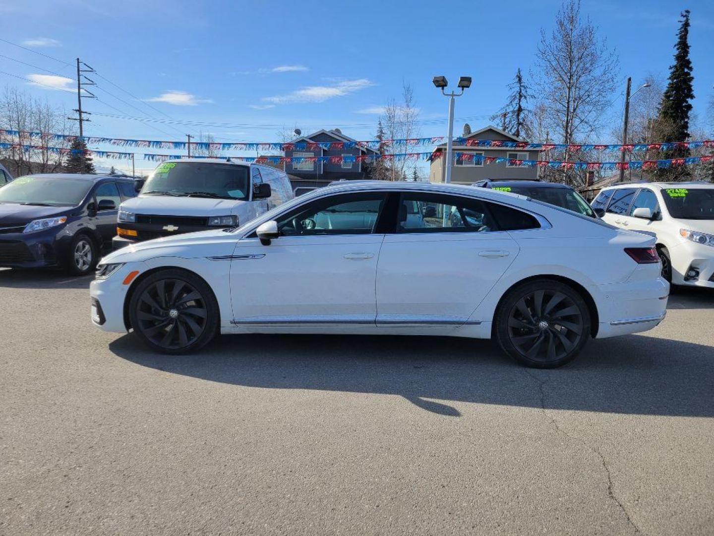 2019 WHITE VOLKSWAGEN ARTEON SEL PREMIUM (WVWTR7ANXKE) with an 2.0L engine, Automatic transmission, located at 929 East 8th Ave, Anchorage, AK, 99501, (907) 274-2277, 61.214783, -149.866074 - Photo#1